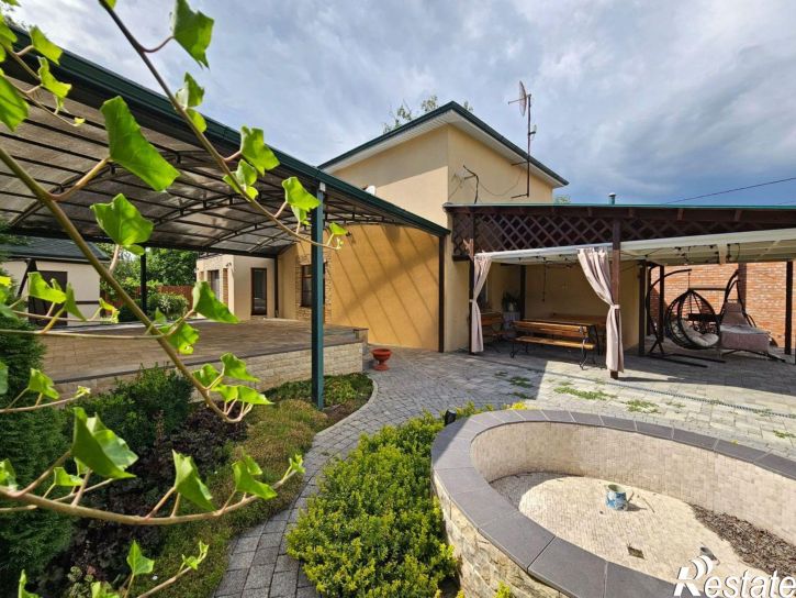 Коттедж/дом ул 1-я Оранжерейная, 1,  д. 1