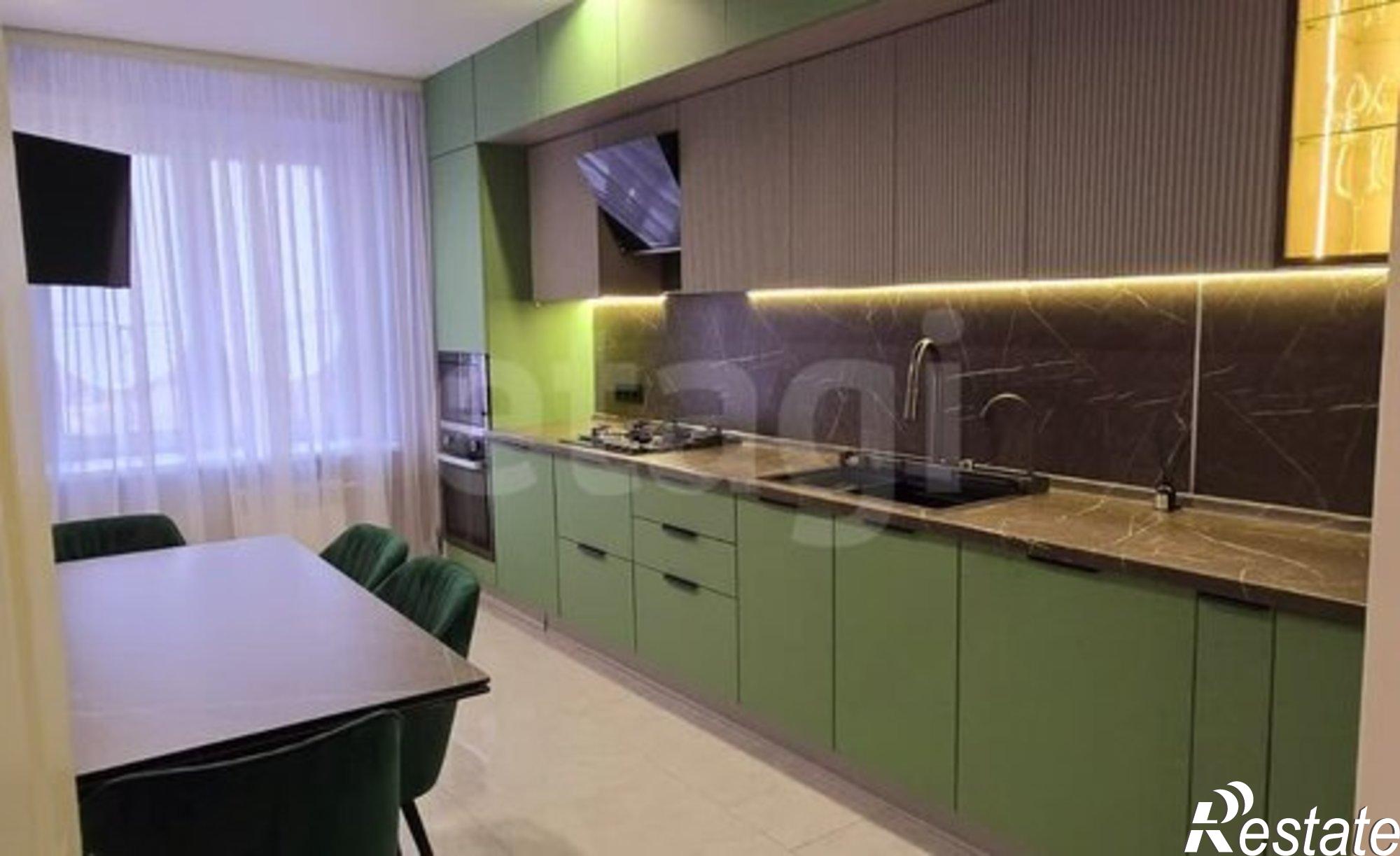 Купить квартиру за 13 700 000 рублей на улица Налбандяна, 92/24