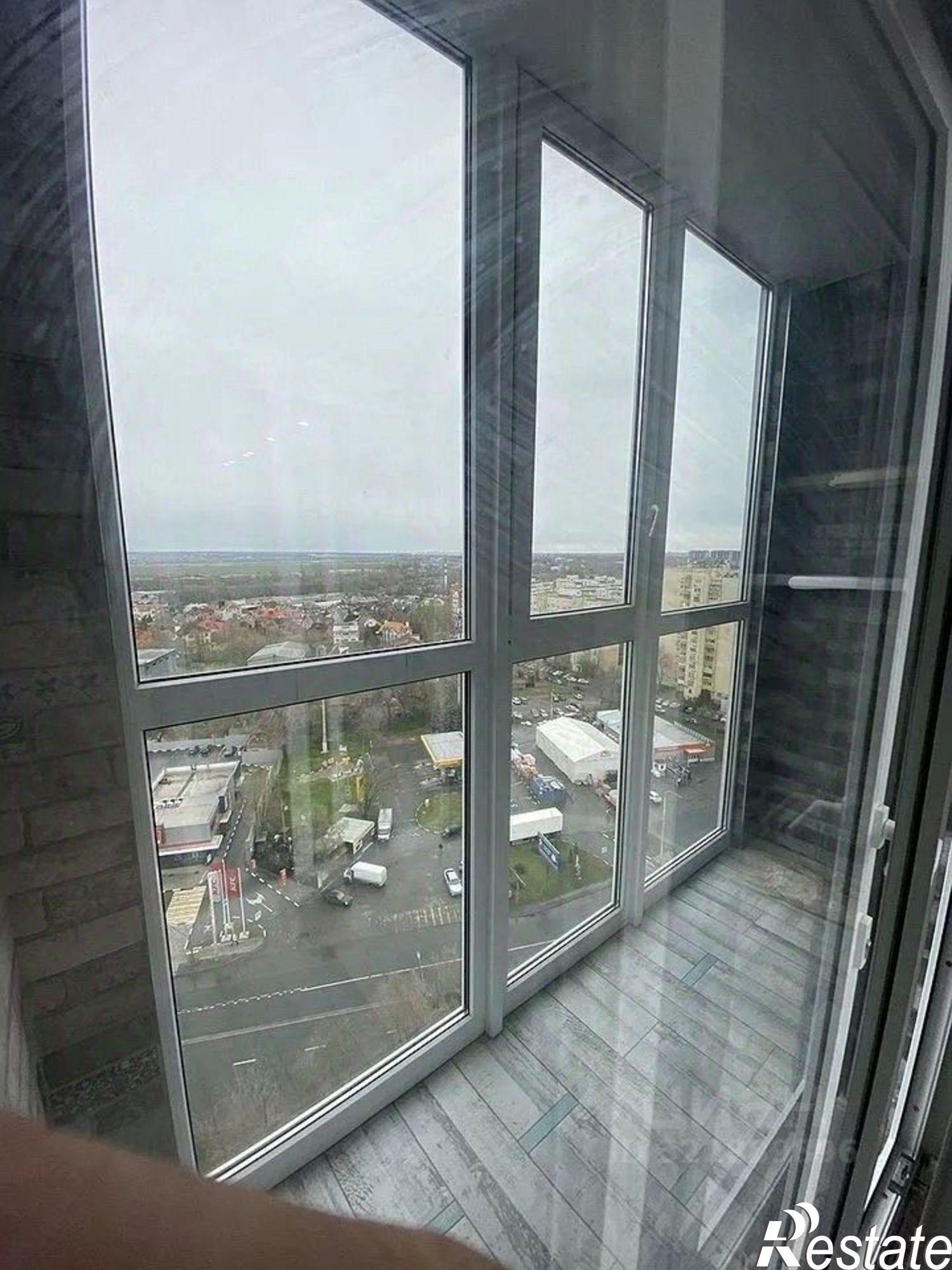 Купить квартиру за 9 600 000 рублей на ул Таганрогская, 132/1