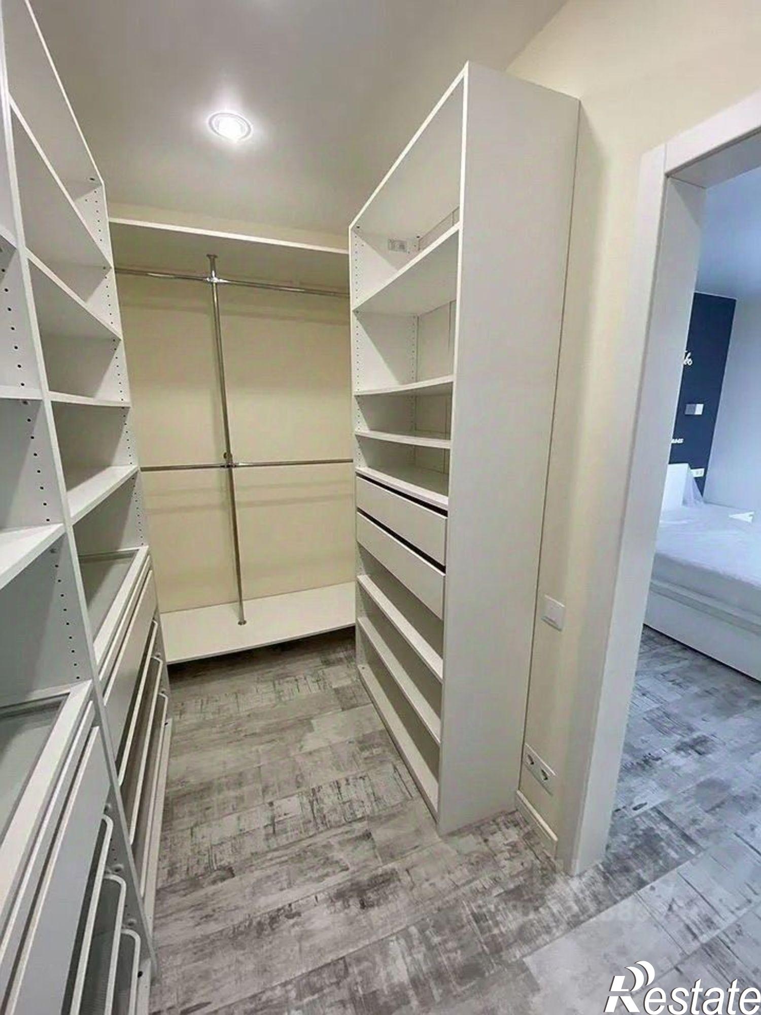 Купить квартиру за 9 600 000 рублей на ул Таганрогская, 132/1