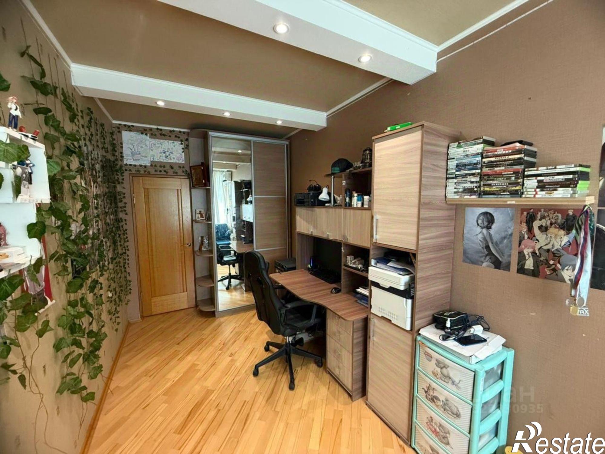 Купить квартиру за 10 500 000 рублей на ул Жмайлова, 27