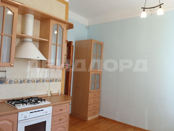 4-комн квартира улица 2-я Линия, 4