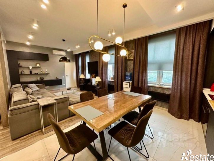 3-комн квартира улица Максима Горького, 242,  д. 242