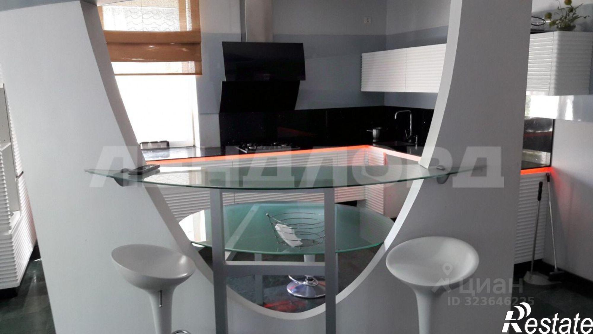 Сдать дачу, дом, коттедж за 150 000 рублей на Деловая улица, 50