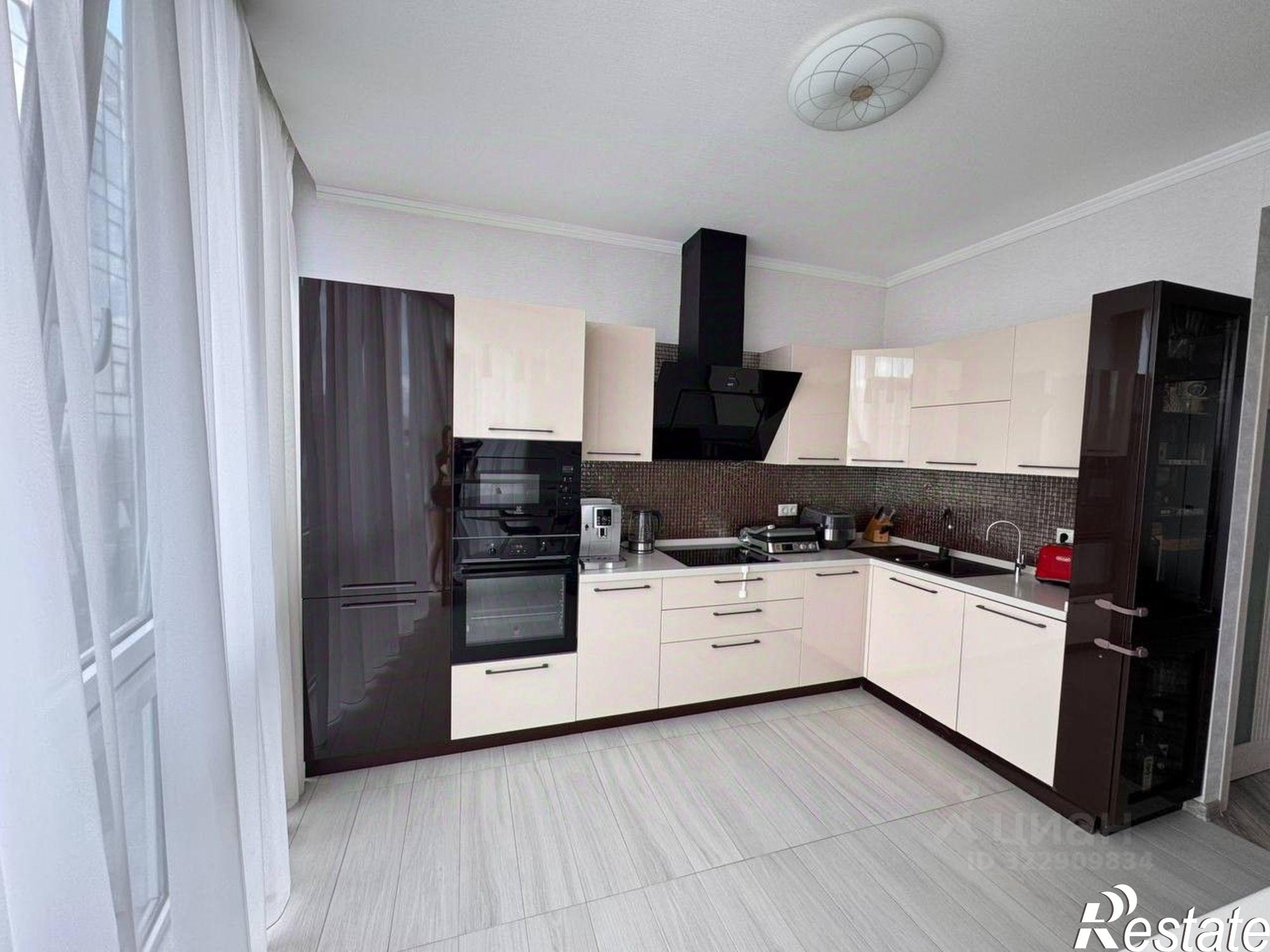 Купить квартиру за 22 000 000 рублей на улица Суворова, 91-101