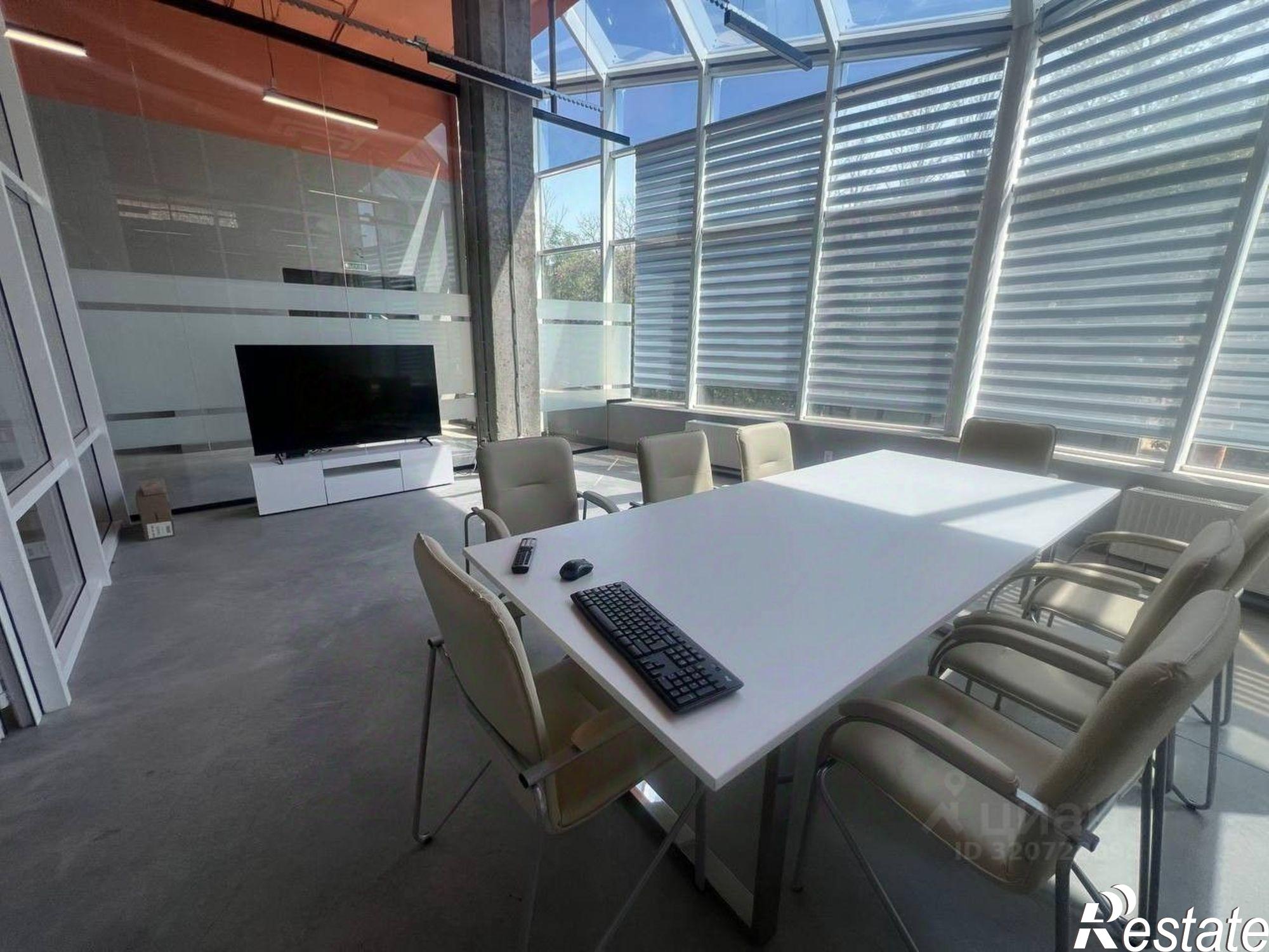 Сдать офис, помещение под офис за 230 001 рублей на улица Ларина, 45 с2