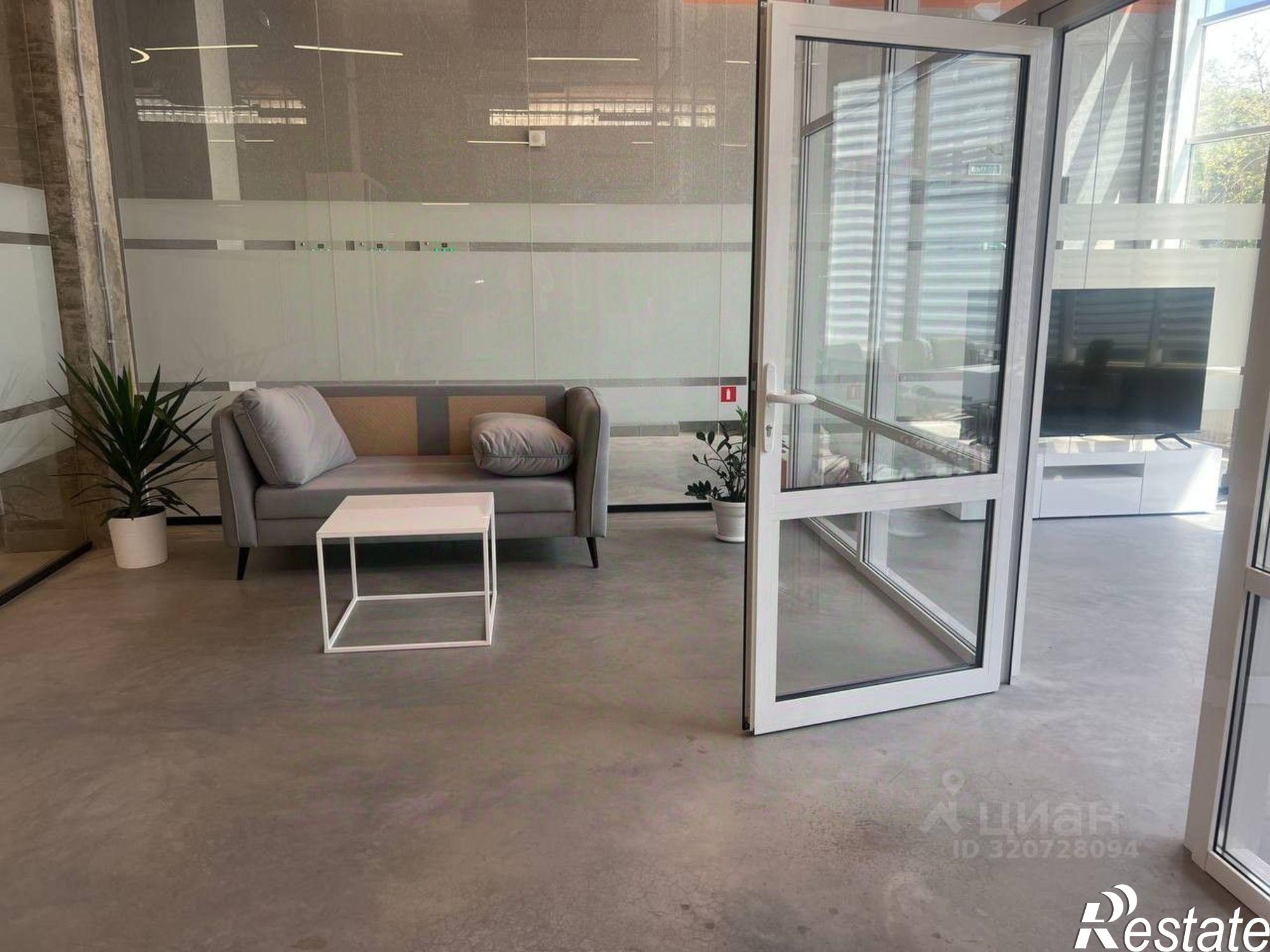 Сдать офис, помещение под офис за 230 001 рублей на улица Ларина, 45 с2