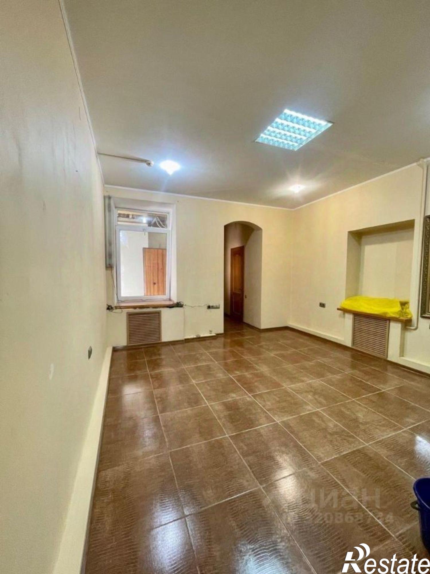 Купить торговое помещение за 16 990 000 рублей на переулок Островского, 63