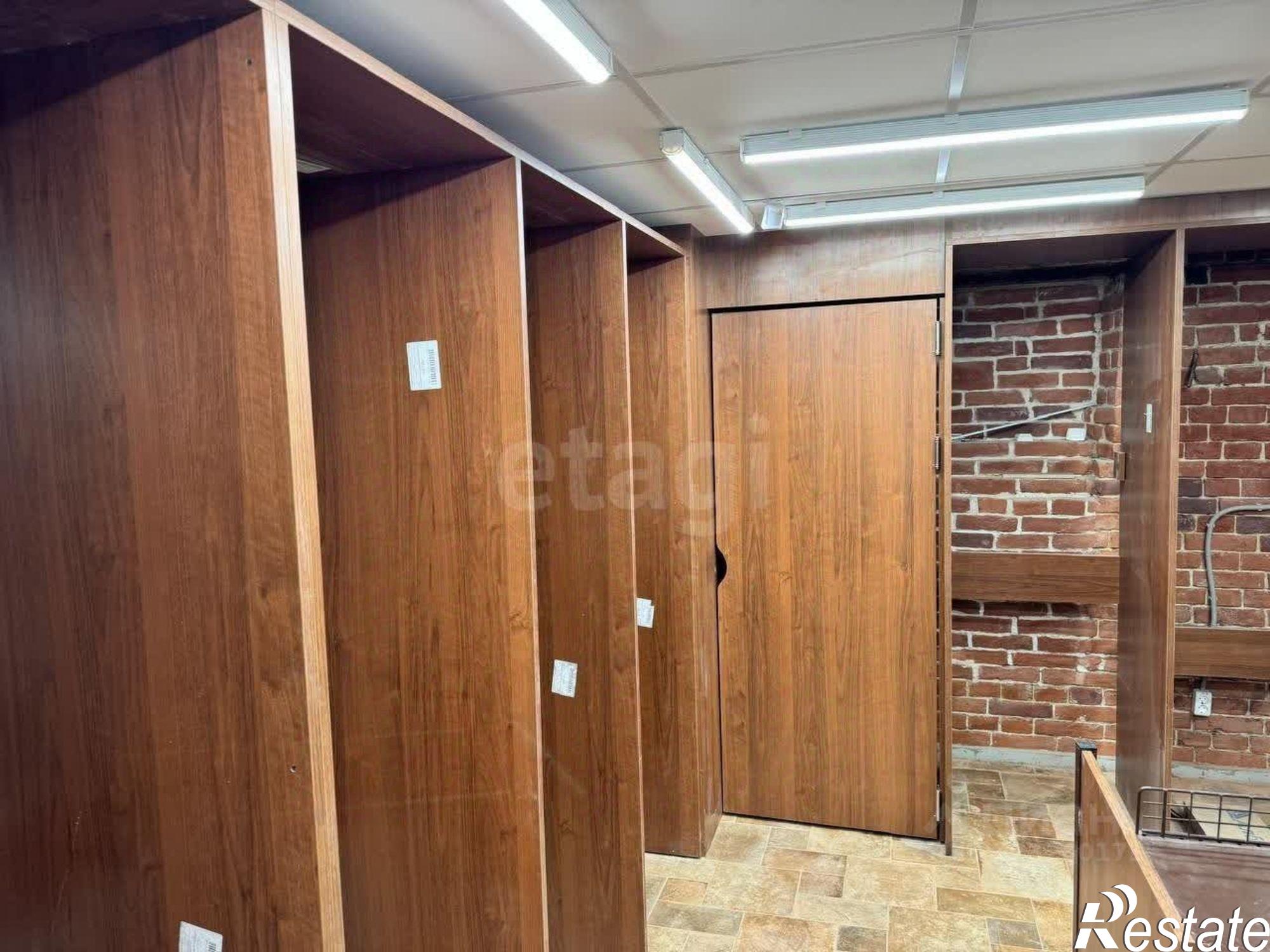 Купить торговое помещение за 11 000 100 рублей на Соборный переулок, 7