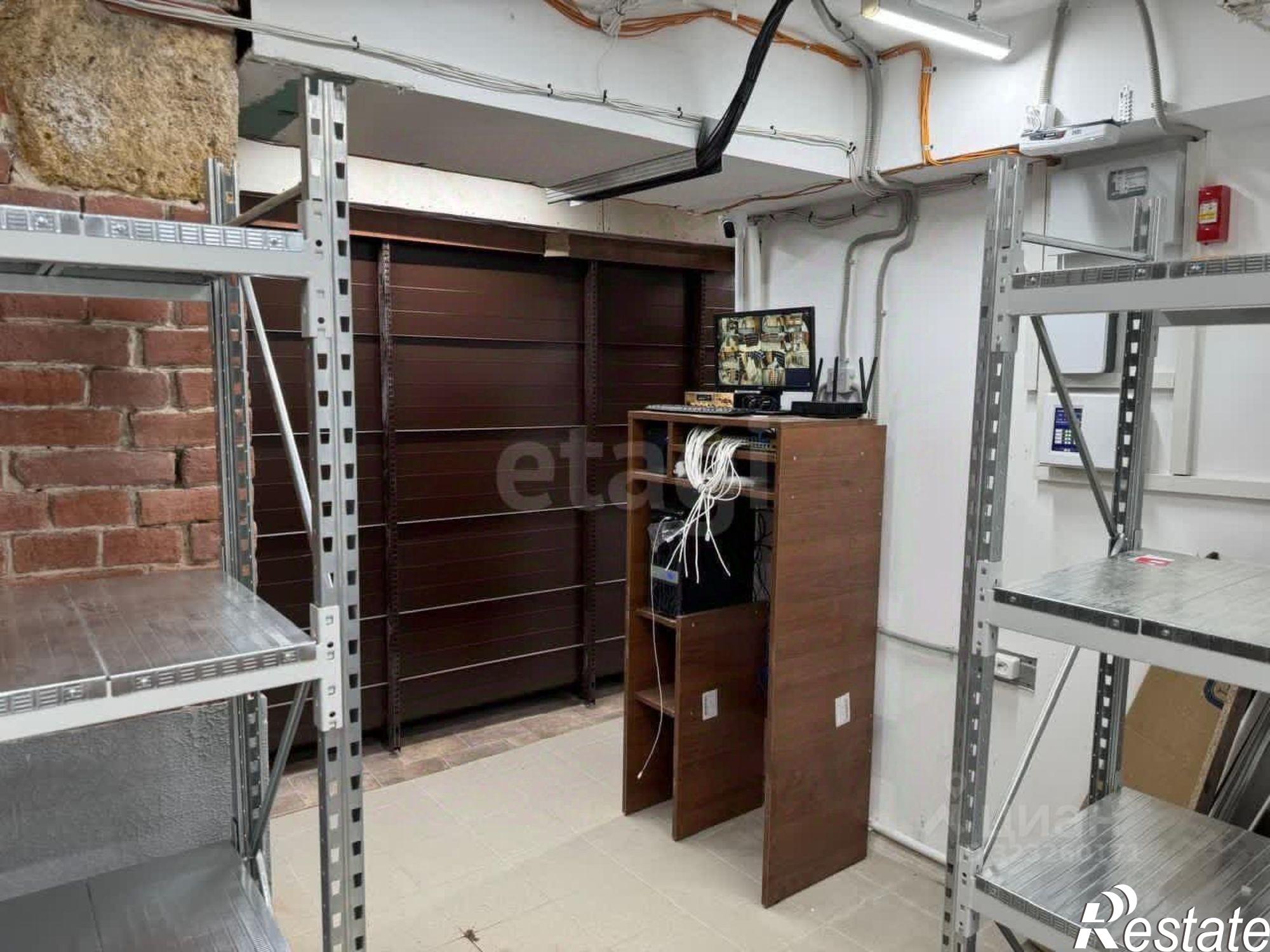 Купить торговое помещение за 11 000 100 рублей на Соборный переулок, 7