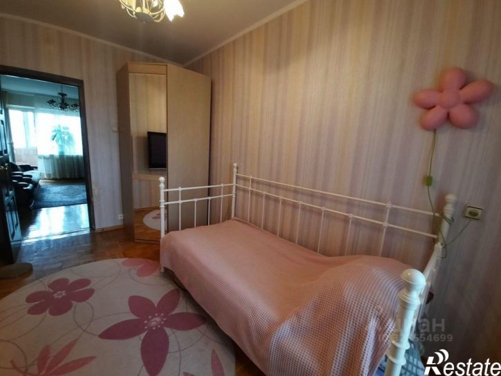 3-комн квартира улица Веры Пановой, 32,  д. 32