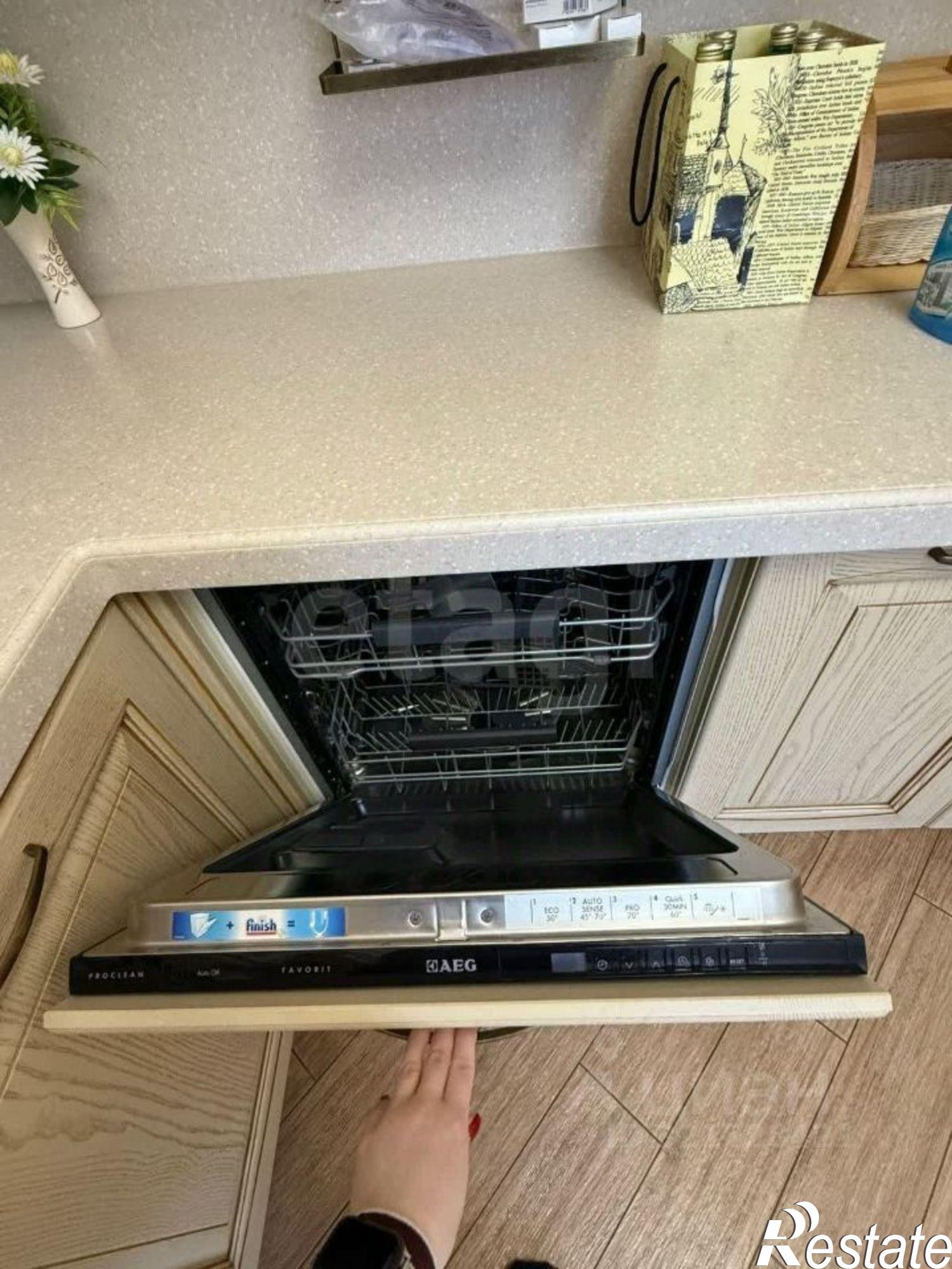 Сдать квартиру за 100 000 рублей на улица Малюгиной, 232