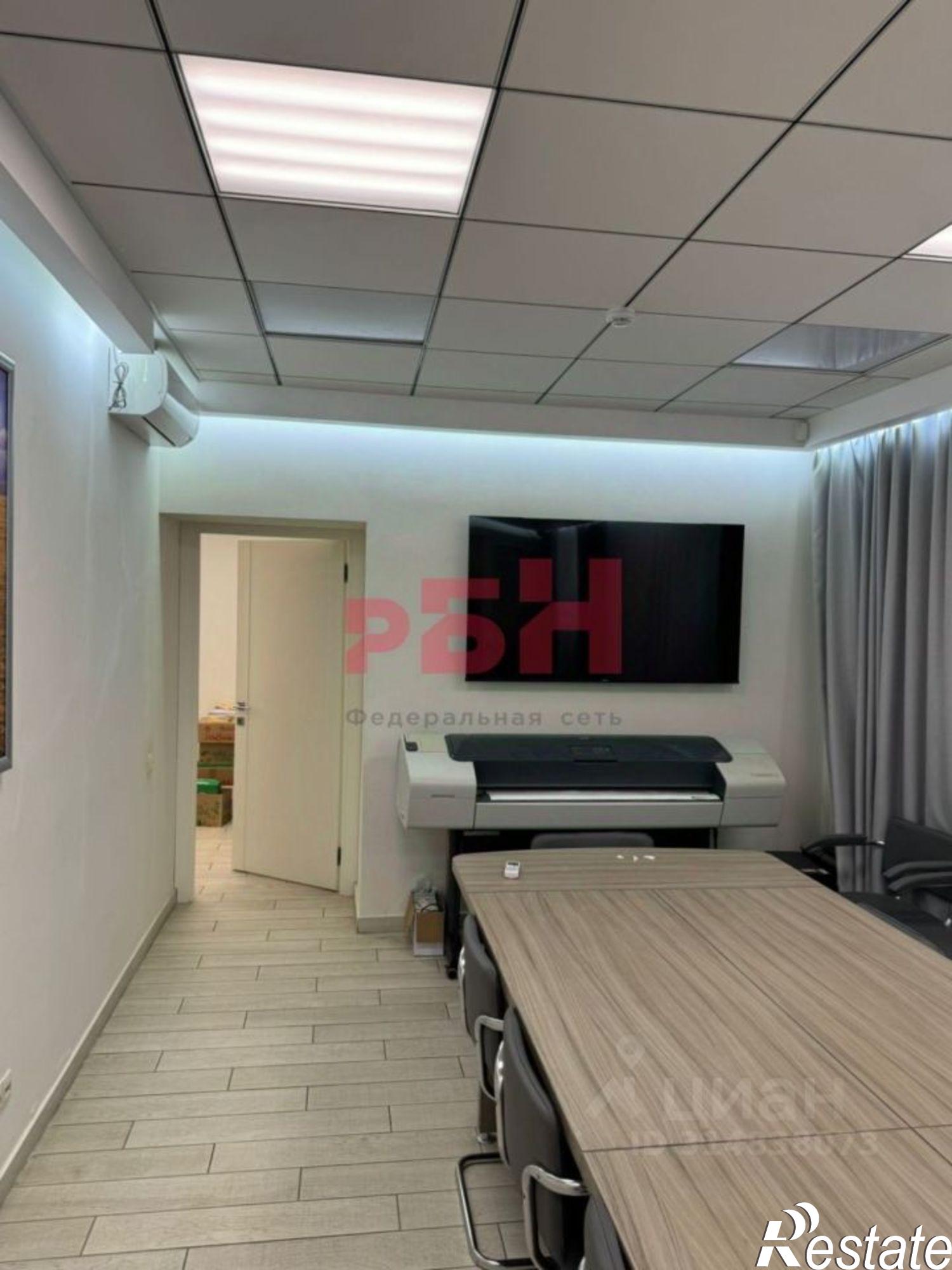 Сдать офис, помещение под офис за 554 000 рублей на улица Каяни, 4