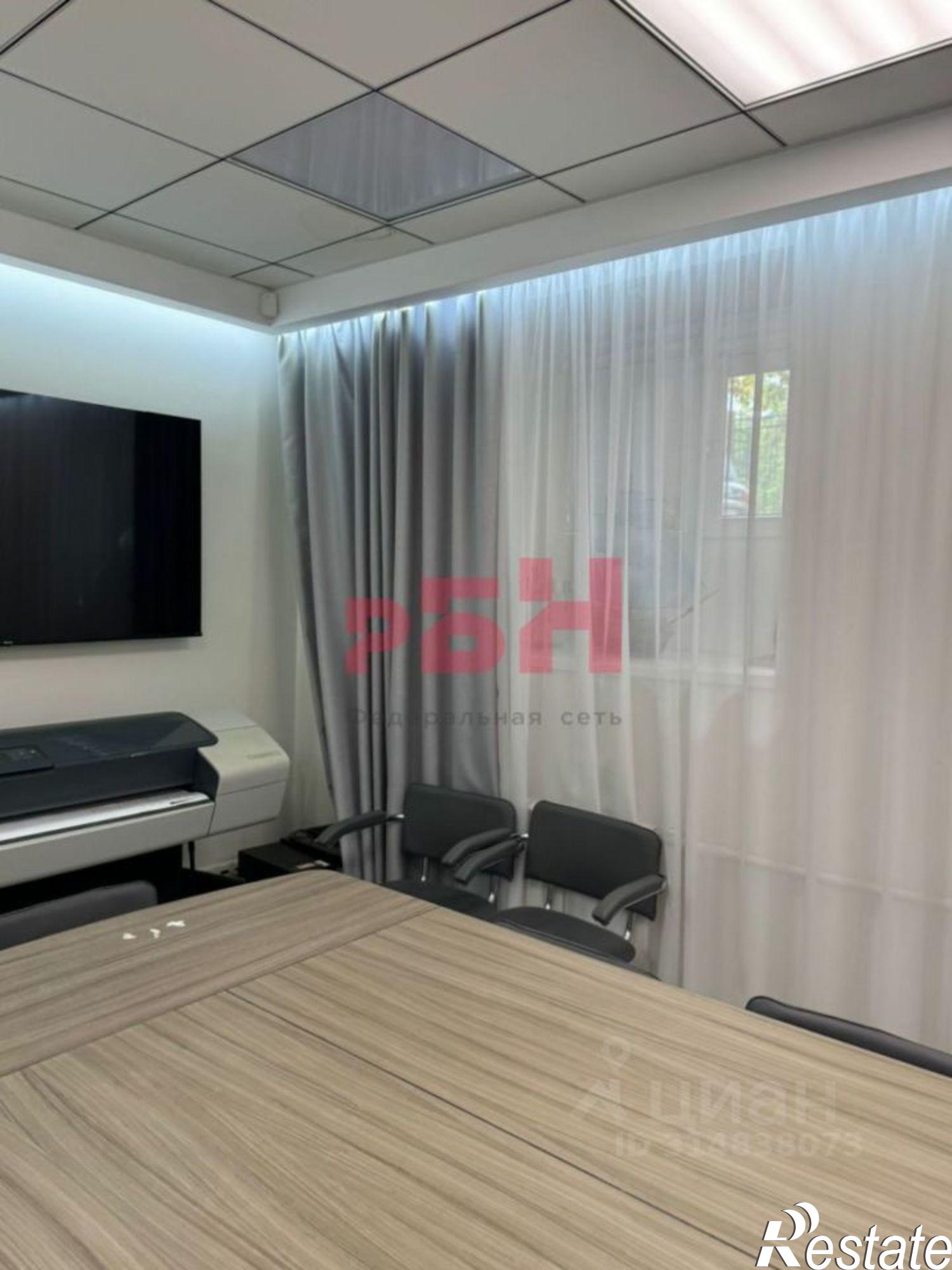 Сдать офис, помещение под офис за 554 000 рублей на улица Каяни, 4