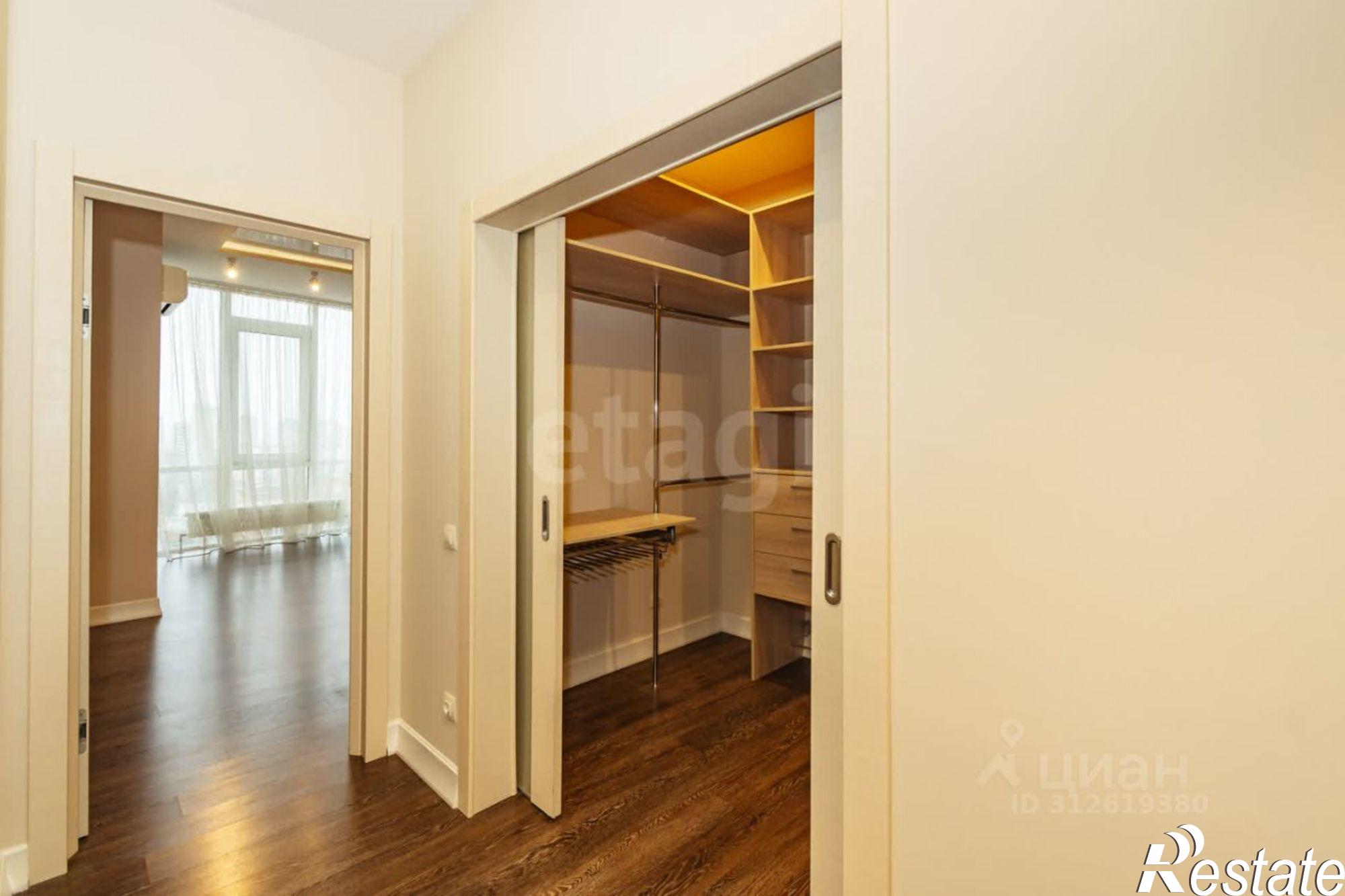 Купить квартиру за 32 000 000 рублей на улица Суворова, 91-101