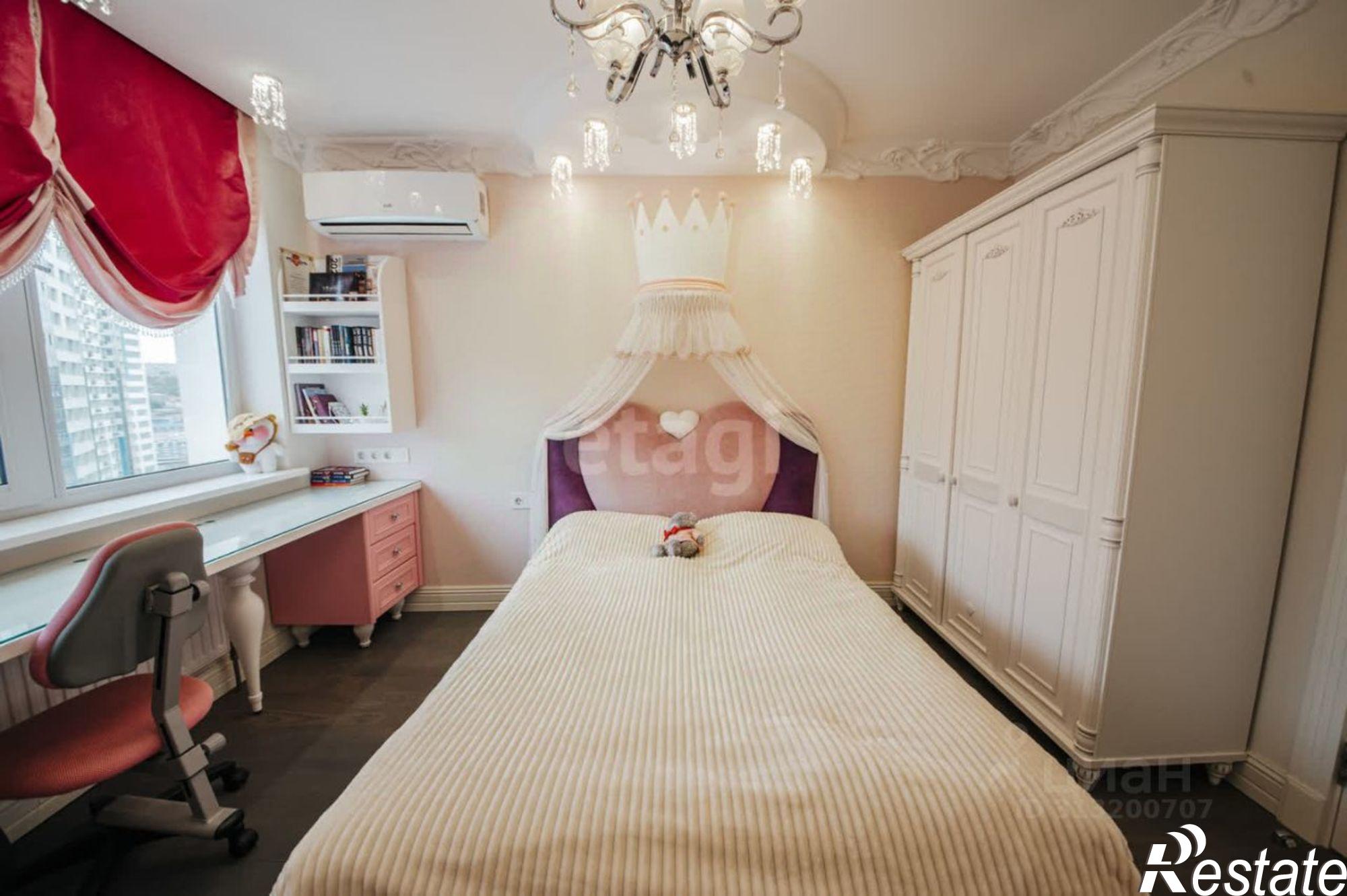 Купить квартиру за 25 000 000 рублей на Гвардейский пер, 13А