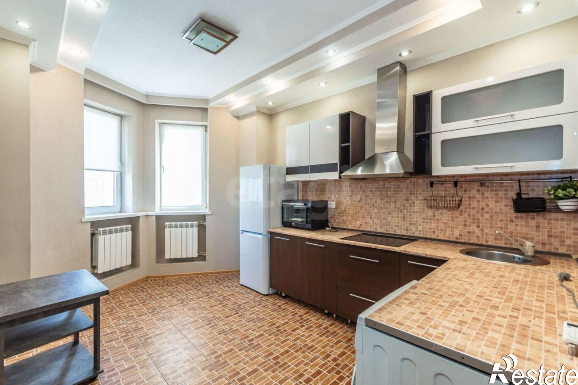 Купить квартиру за 5 900 000 рублей на улица Мильчакова, 49