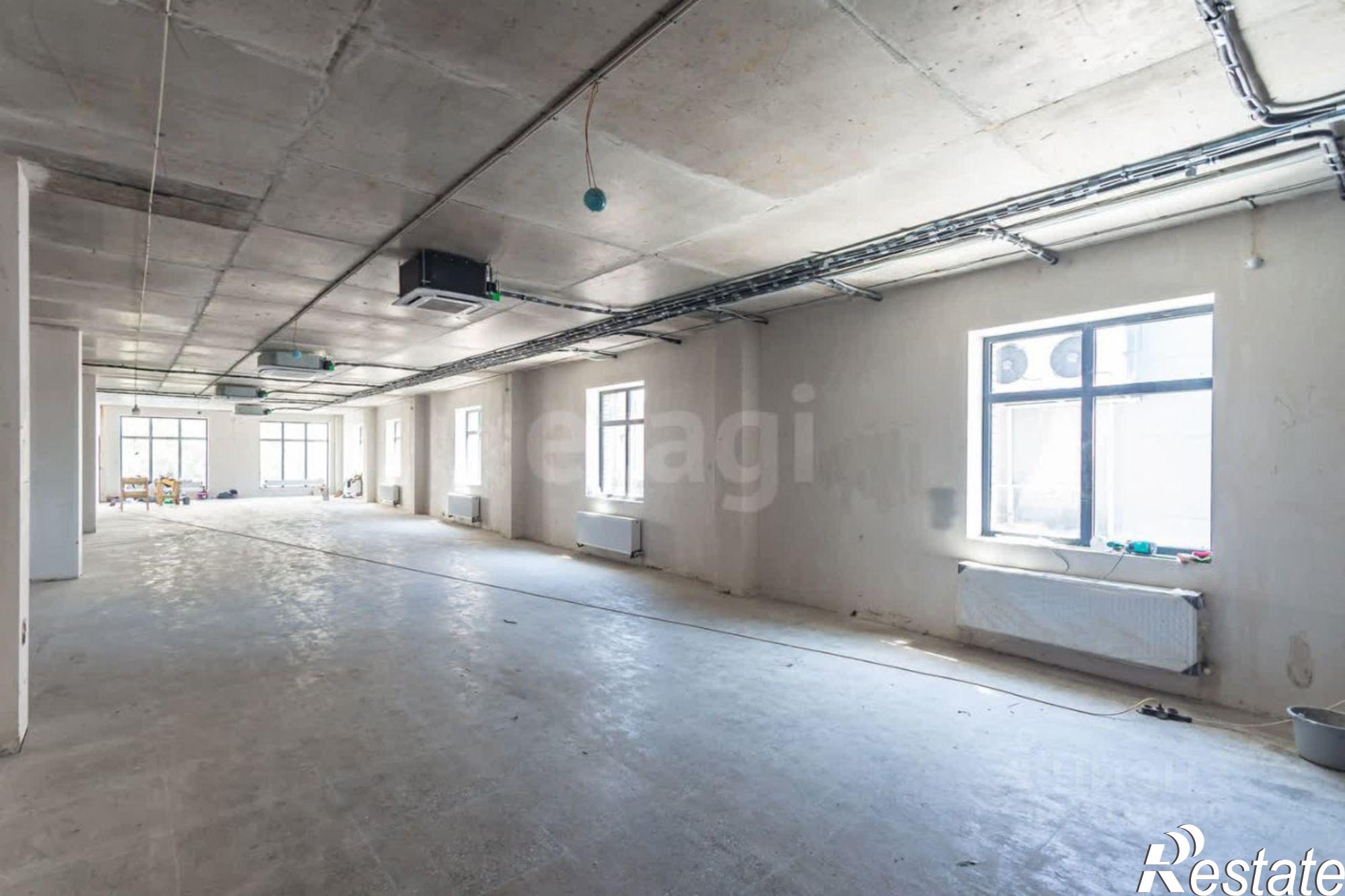 Купить торговое помещение за 260 000 000 рублей на ул Курганная, 104