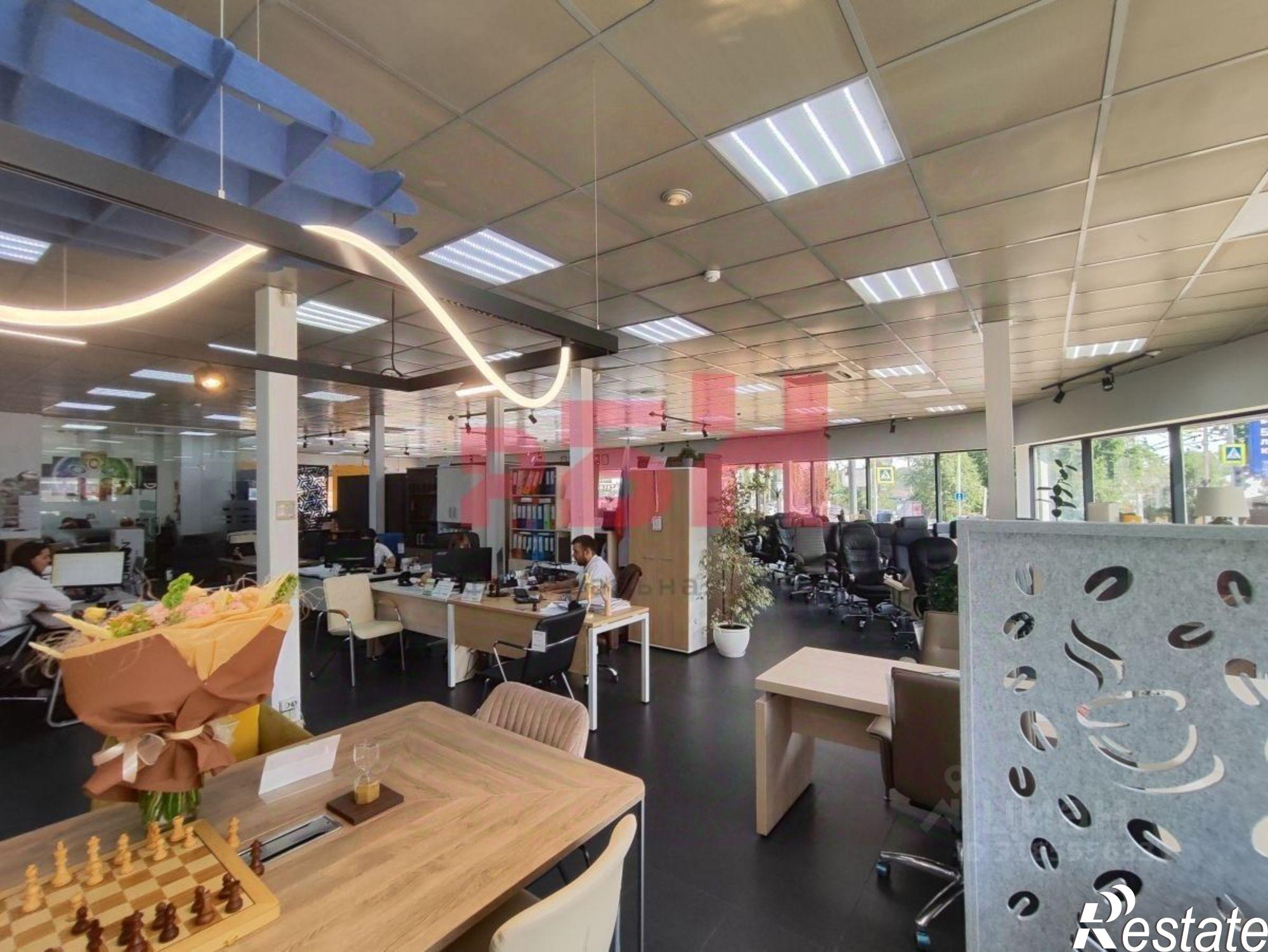 Купить торговое помещение за 149 899 000 рублей на ул Шеболдаева, 20б