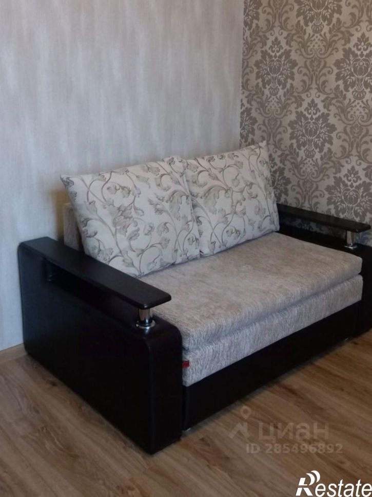 3-комн квартира улица Малюгиной, 220,  д. 220