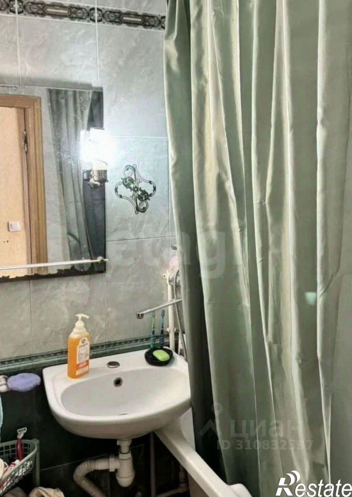 3-комн квартира улица Малюгиной, 284,  д. 284