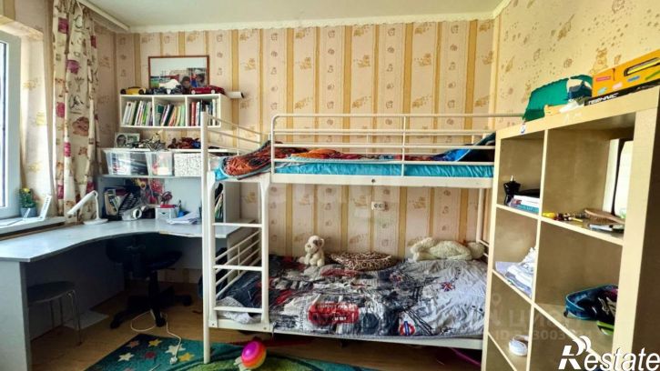 3-комн квартира б-р Комарова, 42,  д. 42