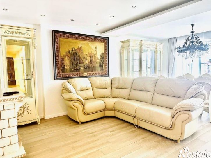 6-комн квартира Соборный переулок, 90,  д. 90