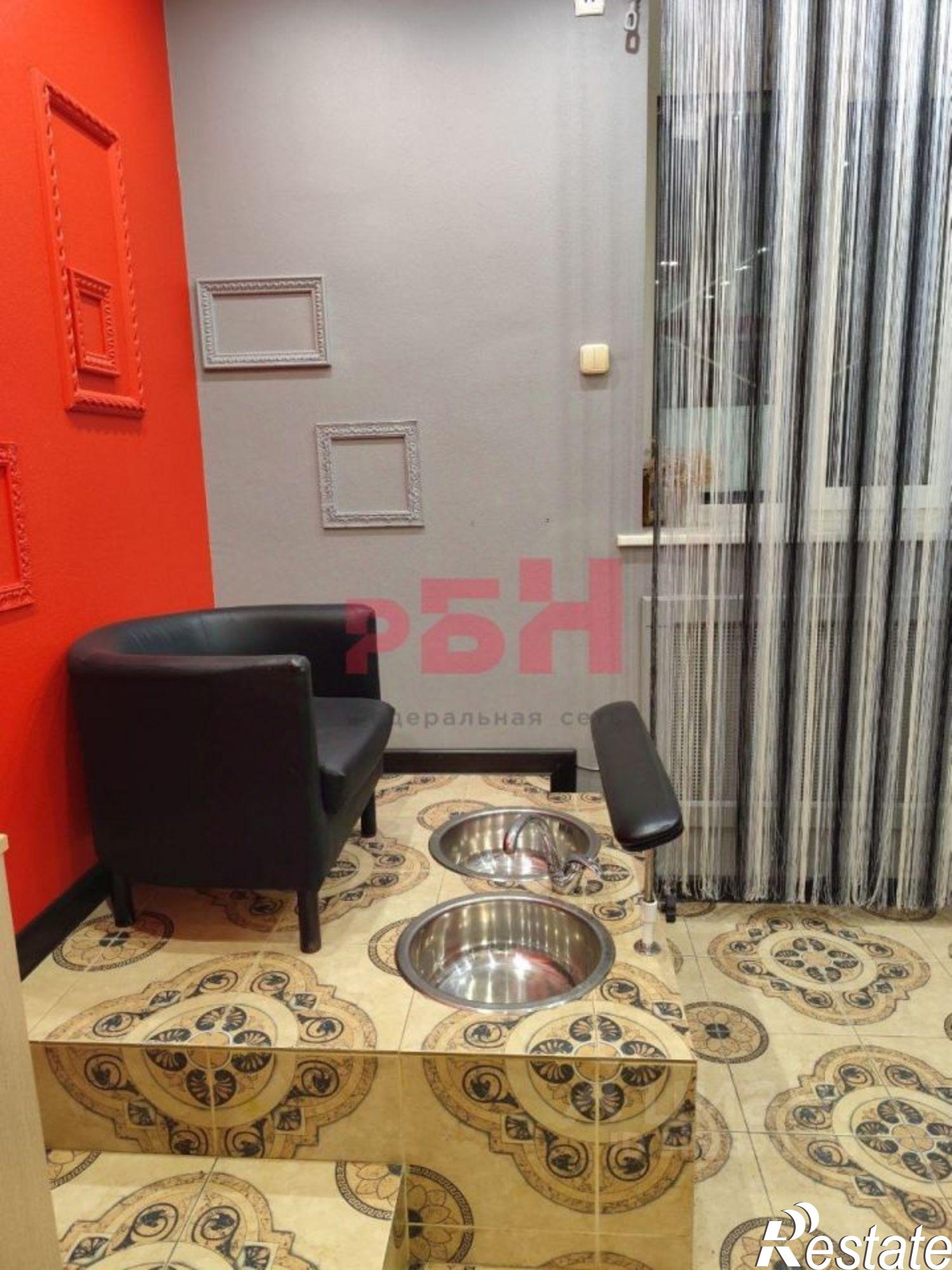 Сдать торговое помещение за 50 000 рублей на улица Беляева, 24