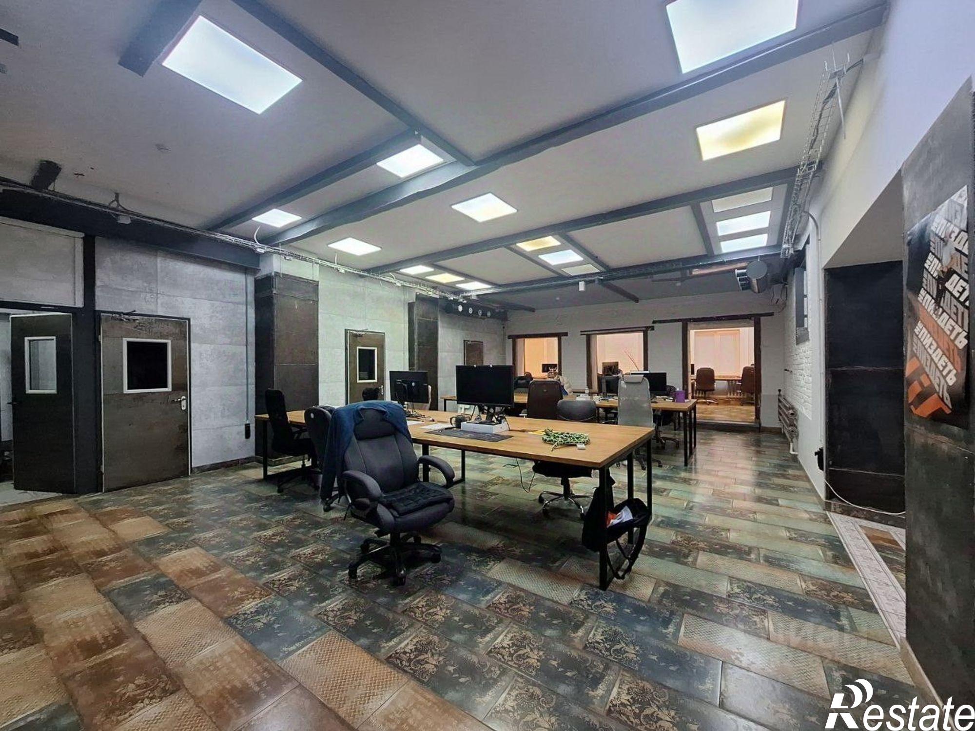 Сдать офис, помещение под офис за 100 000 рублей на 18-я линия, 8