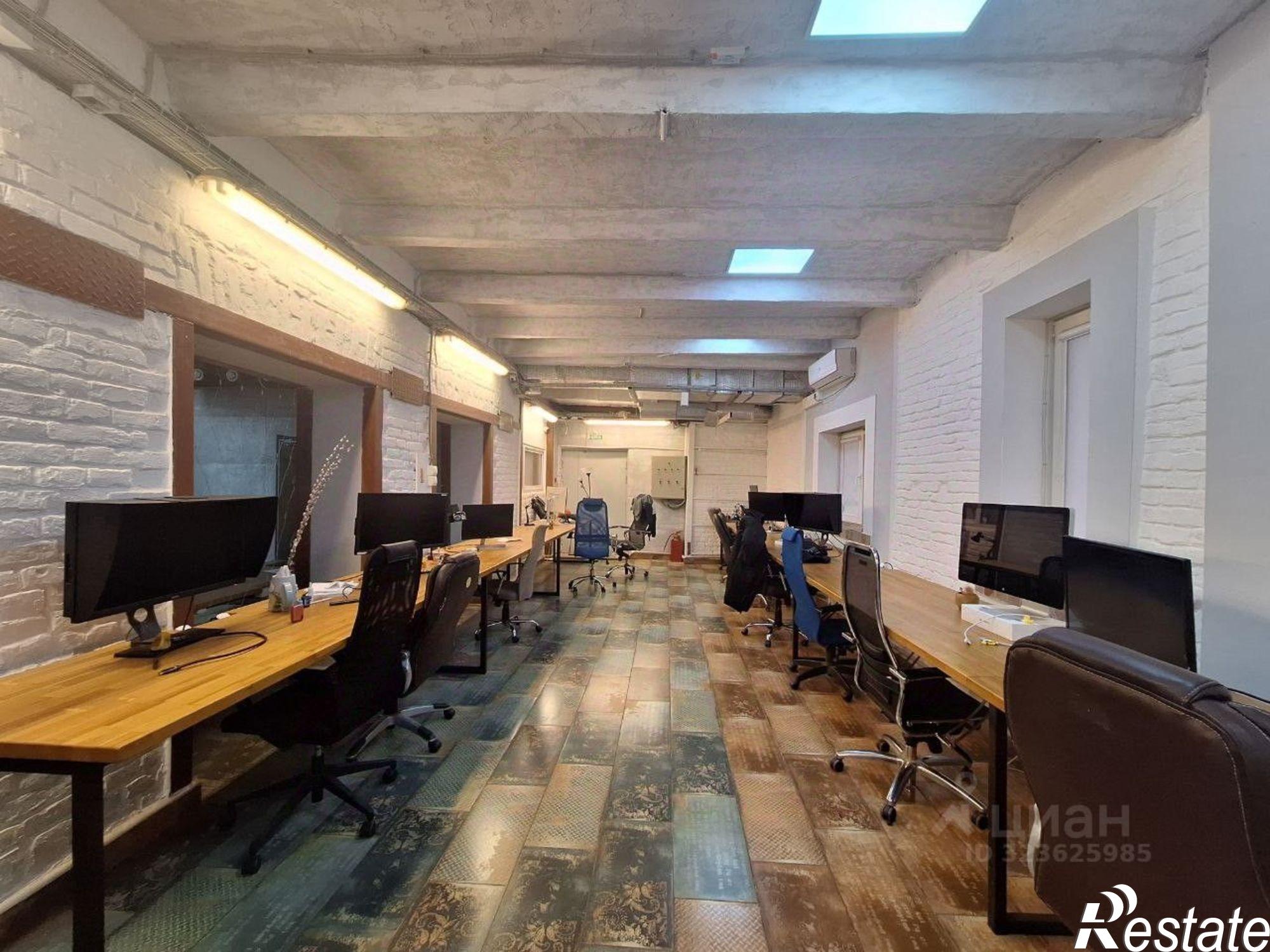 Сдать офис, помещение под офис за 100 000 рублей на 18-я линия, 8