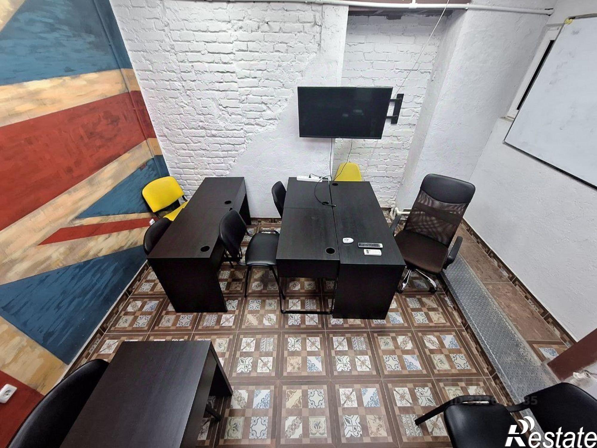 Сдать офис, помещение под офис за 100 000 рублей на 18-я линия, 8