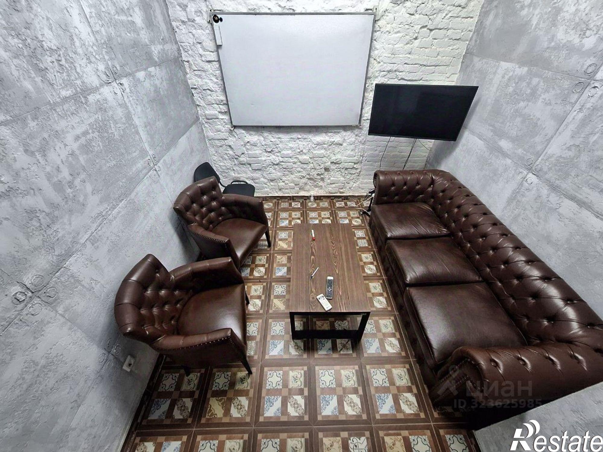 Сдать офис, помещение под офис за 100 000 рублей на 18-я линия, 8