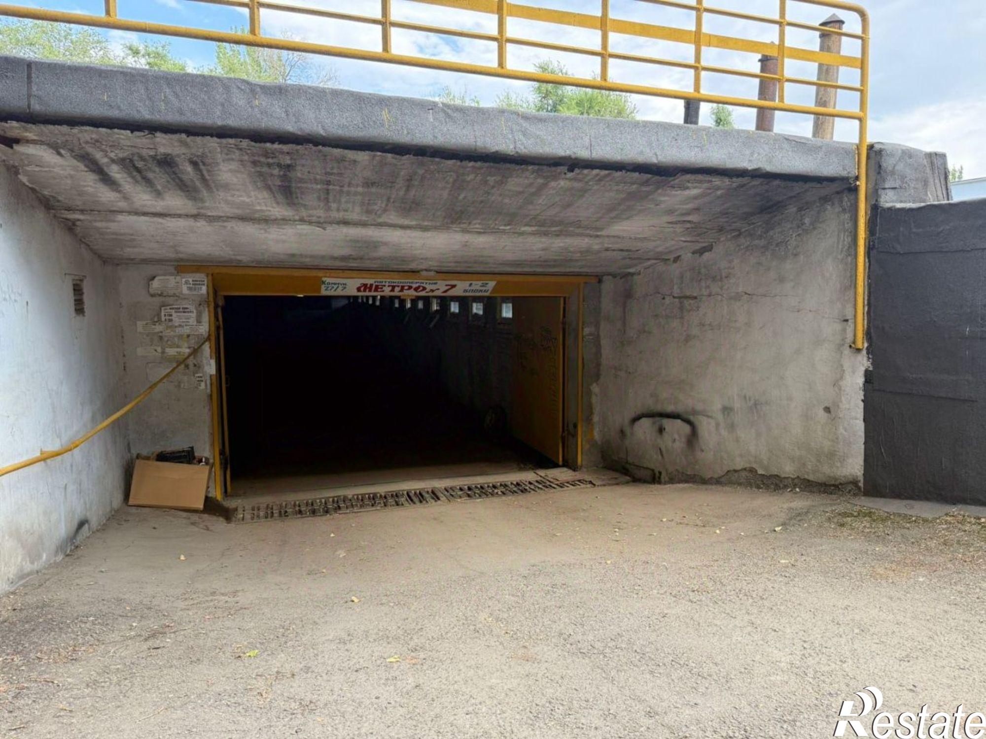 Купить гараж, место в паркинге за 1 550 020 рублей на Коммунистический проспект, 27