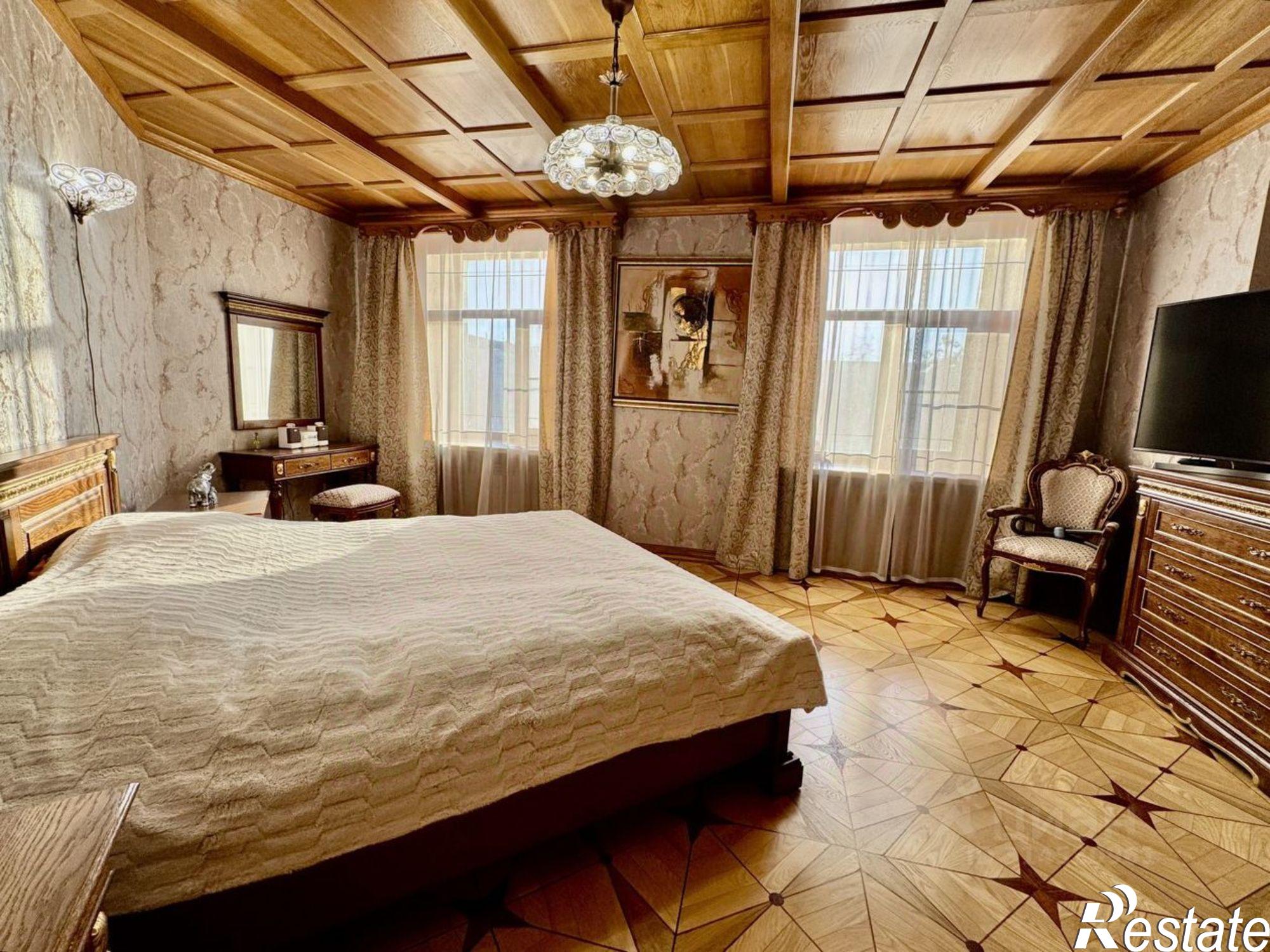 Купить квартиру за 11 000 000 рублей на Большая Садовая улица, 45А/52