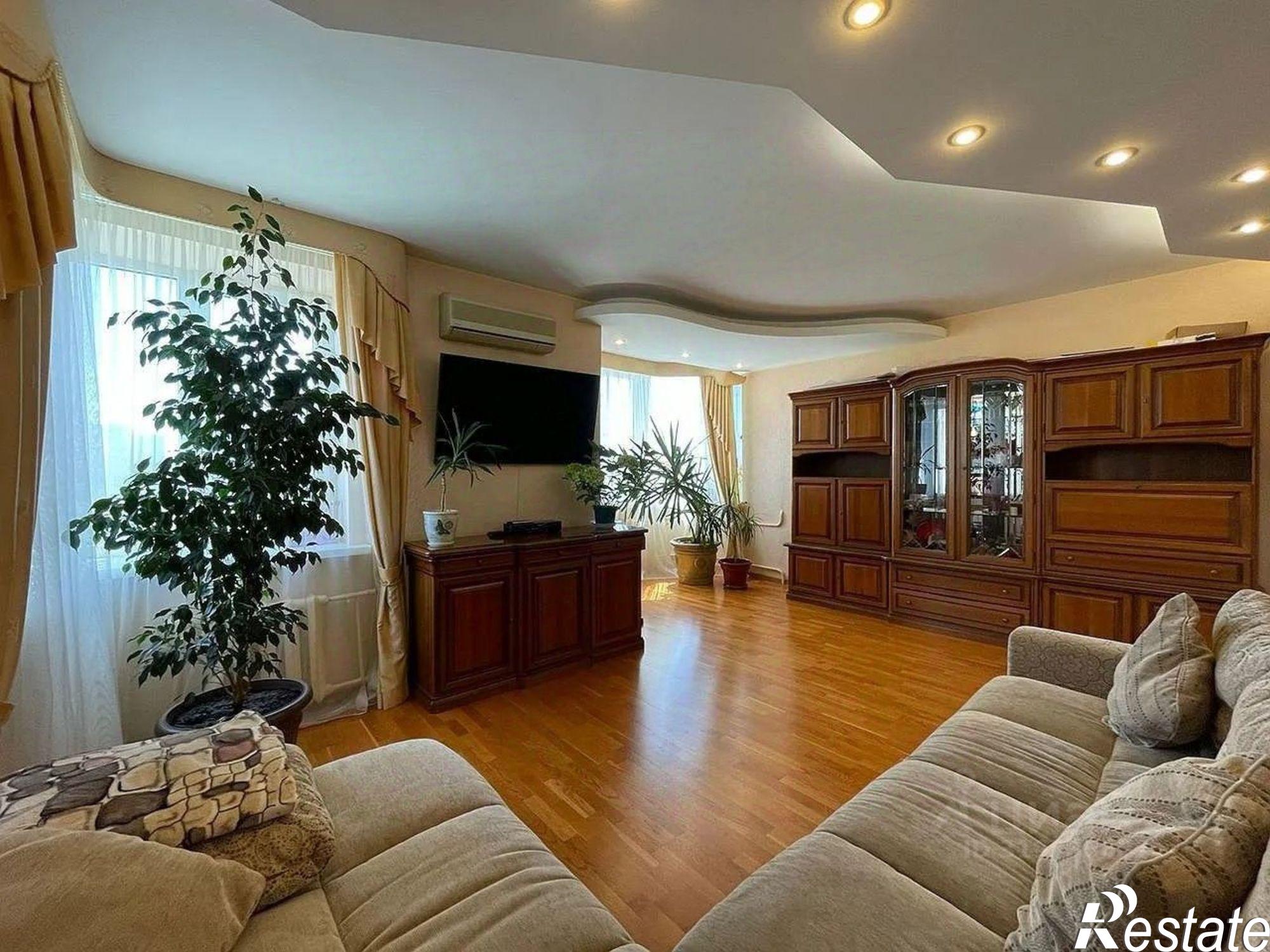 Купить квартиру за 14 000 000 рублей на переулок Семашко, 93/139