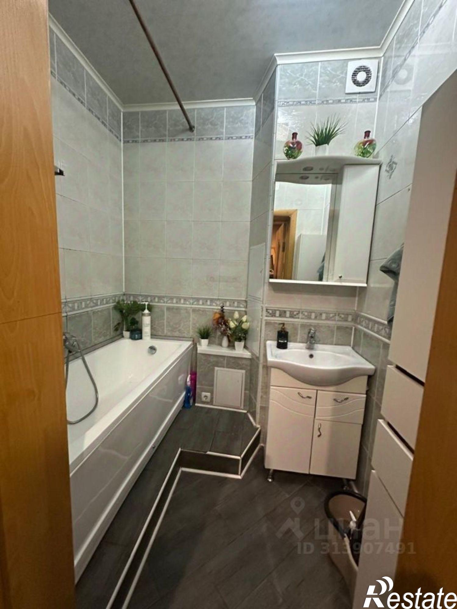 Купить квартиру за 10 000 000 рублей на улица Мильчакова, 49