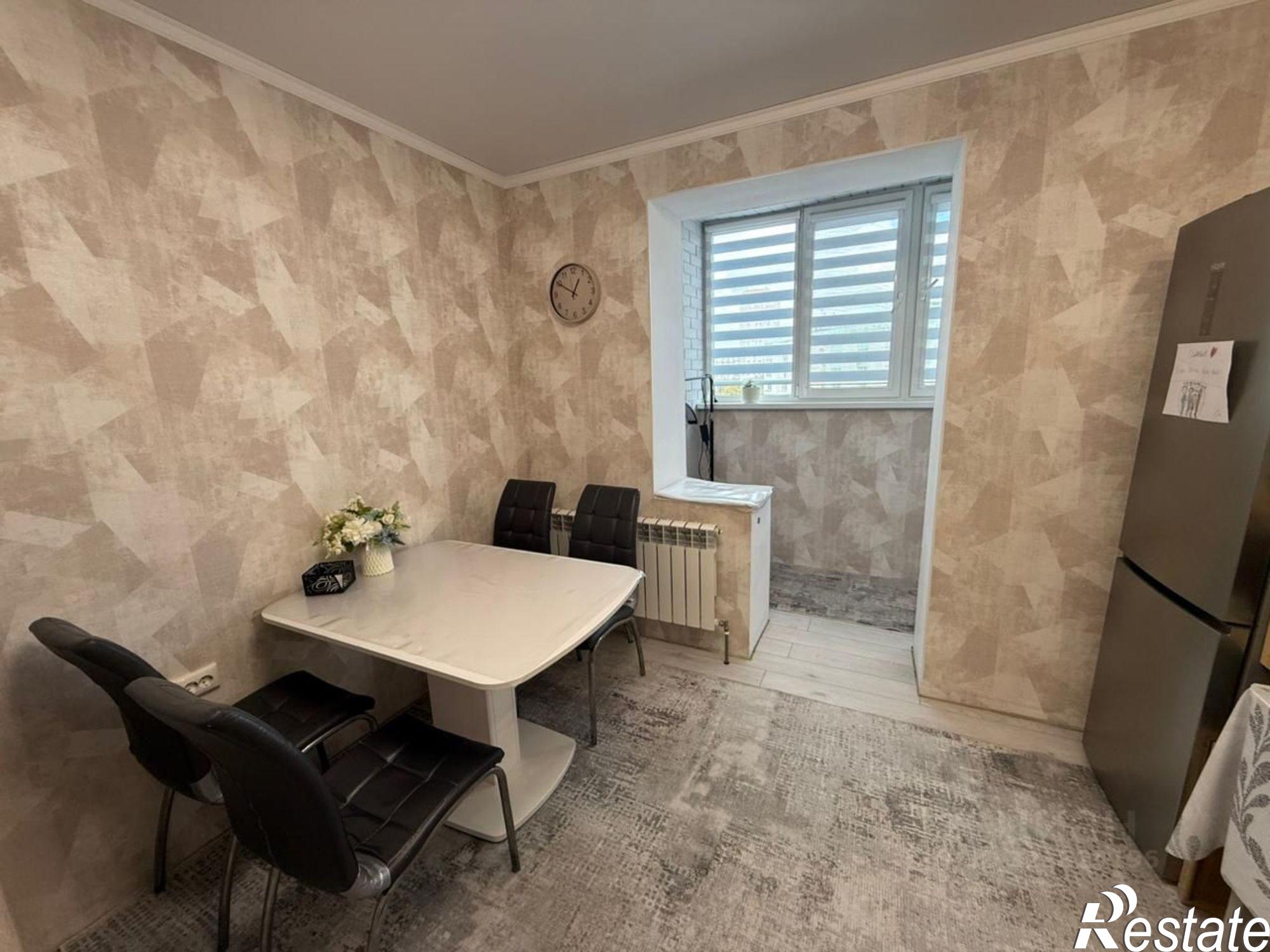 Купить квартиру за 12 300 000 рублей на бульвар Комарова, 18/3 с1