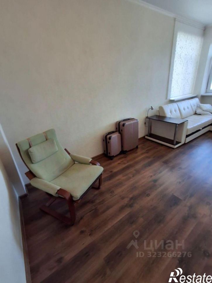 3-комн квартира улица Малюгиной, 220,  д. 220