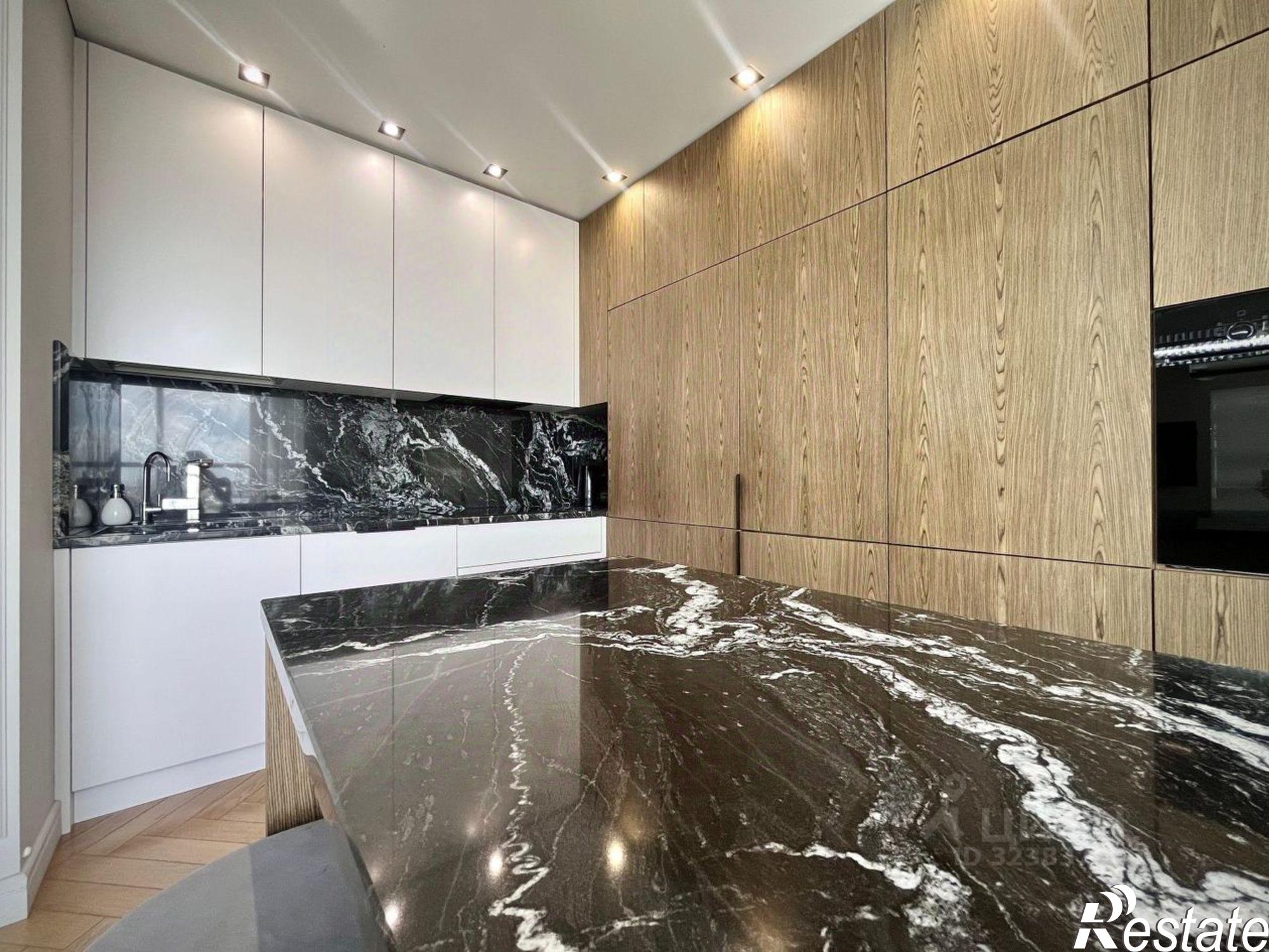 Купить квартиру за 29 000 000 рублей на Соборный переулок, 98