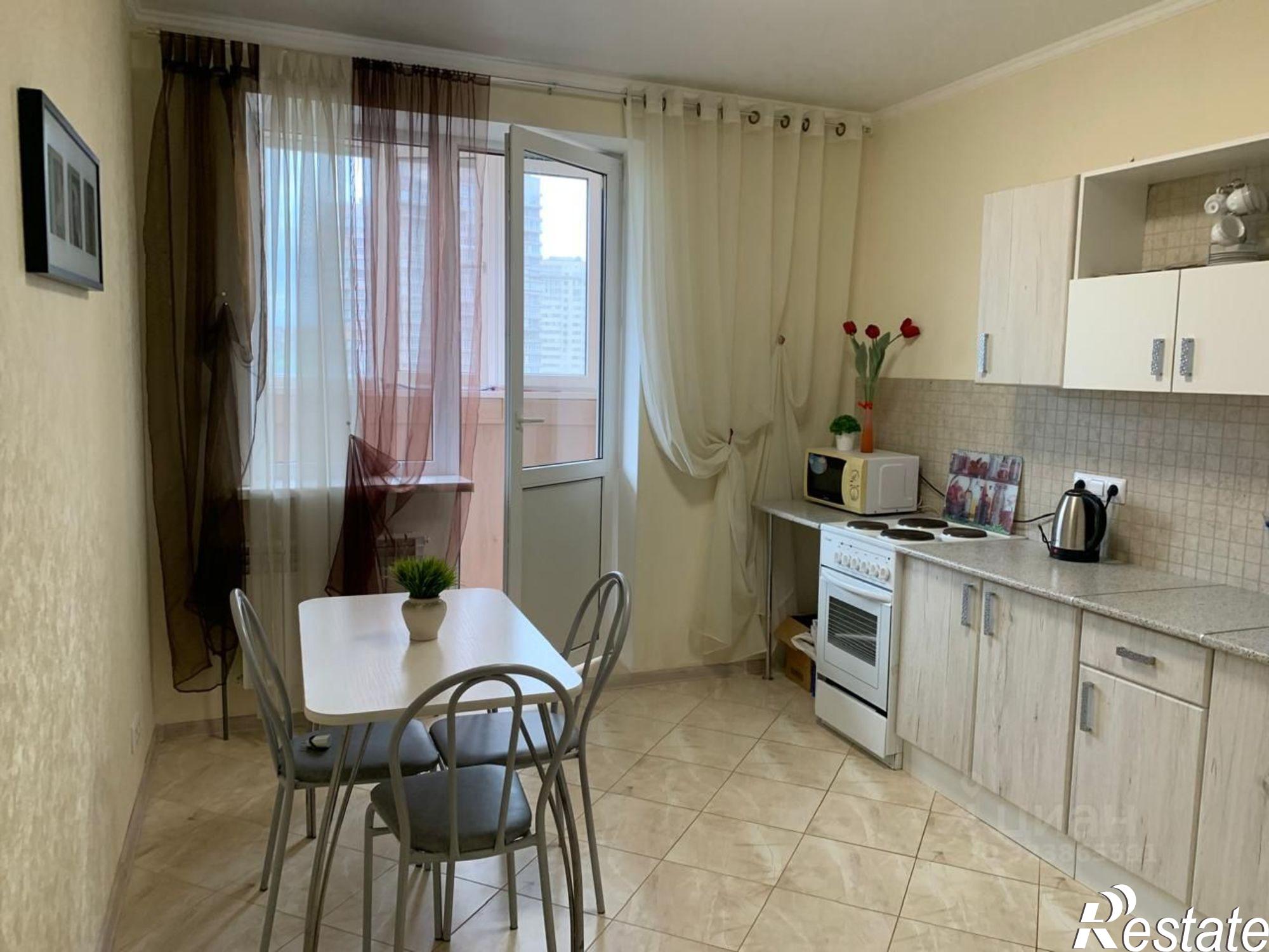 Сдать квартиру за 27 000 рублей на б-р Комарова, 1е 1