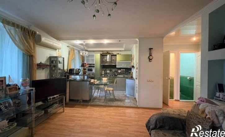 3-комн квартира пр-кт 40-летия Победы, 312,  д. 312