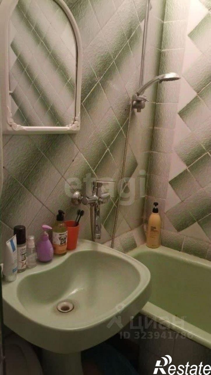 3-комн квартира пр-кт 40-летия Победы, 65/14,  д. 65/14