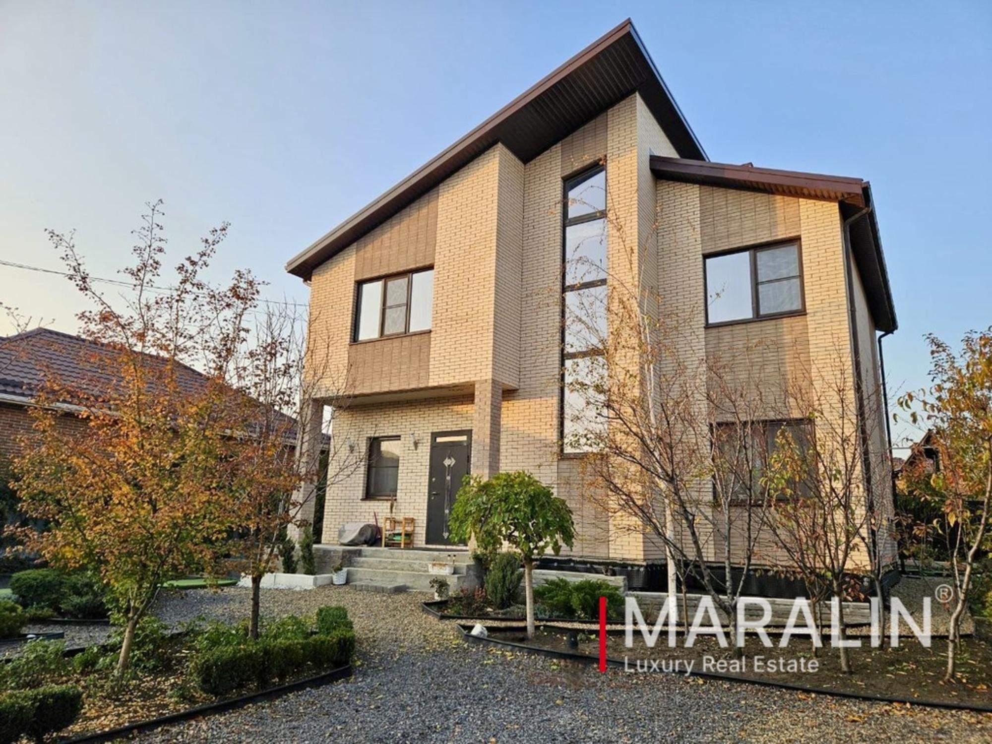 Купить дачу, дом, коттедж за 26 000 000 рублей на 2-я Праздничная, 16