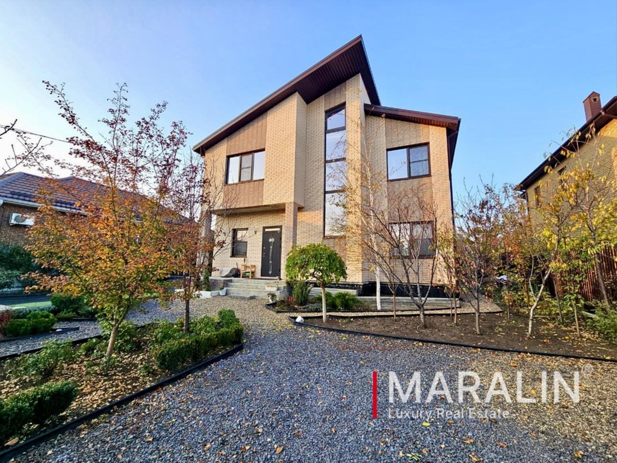 Купить дачу, дом, коттедж за 26 000 000 рублей на 2-я Праздничная, 16