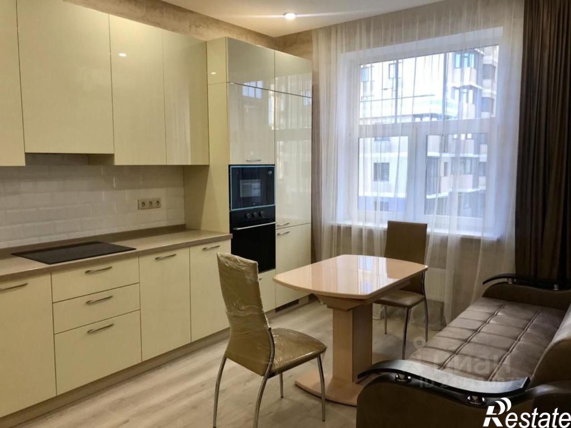 Сдать квартиру за 60 000 рублей на улица Максима Горького, 242