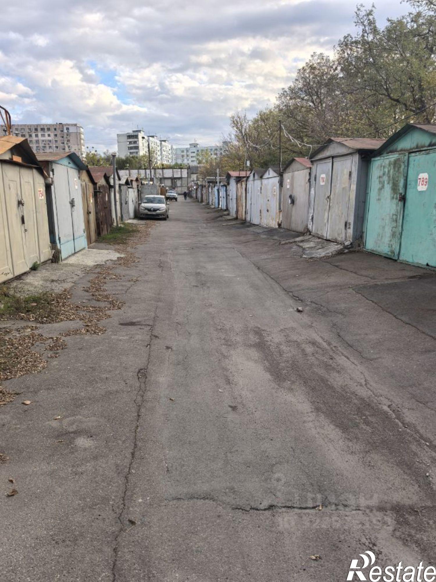 Купить гараж, место в паркинге за 400 000 рублей на Стартовая улица, 1