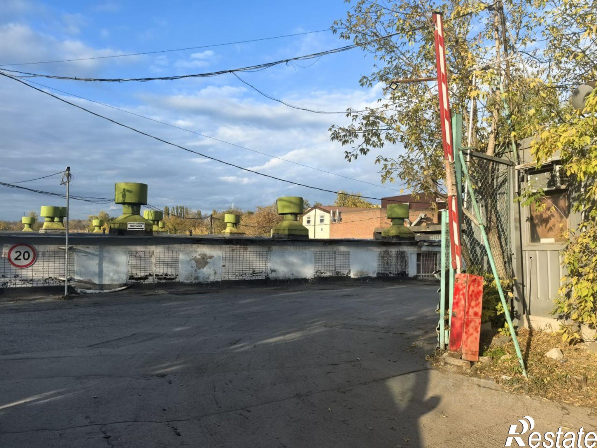 Купить гараж, место в паркинге за 400 000 рублей на Стартовая улица, 1