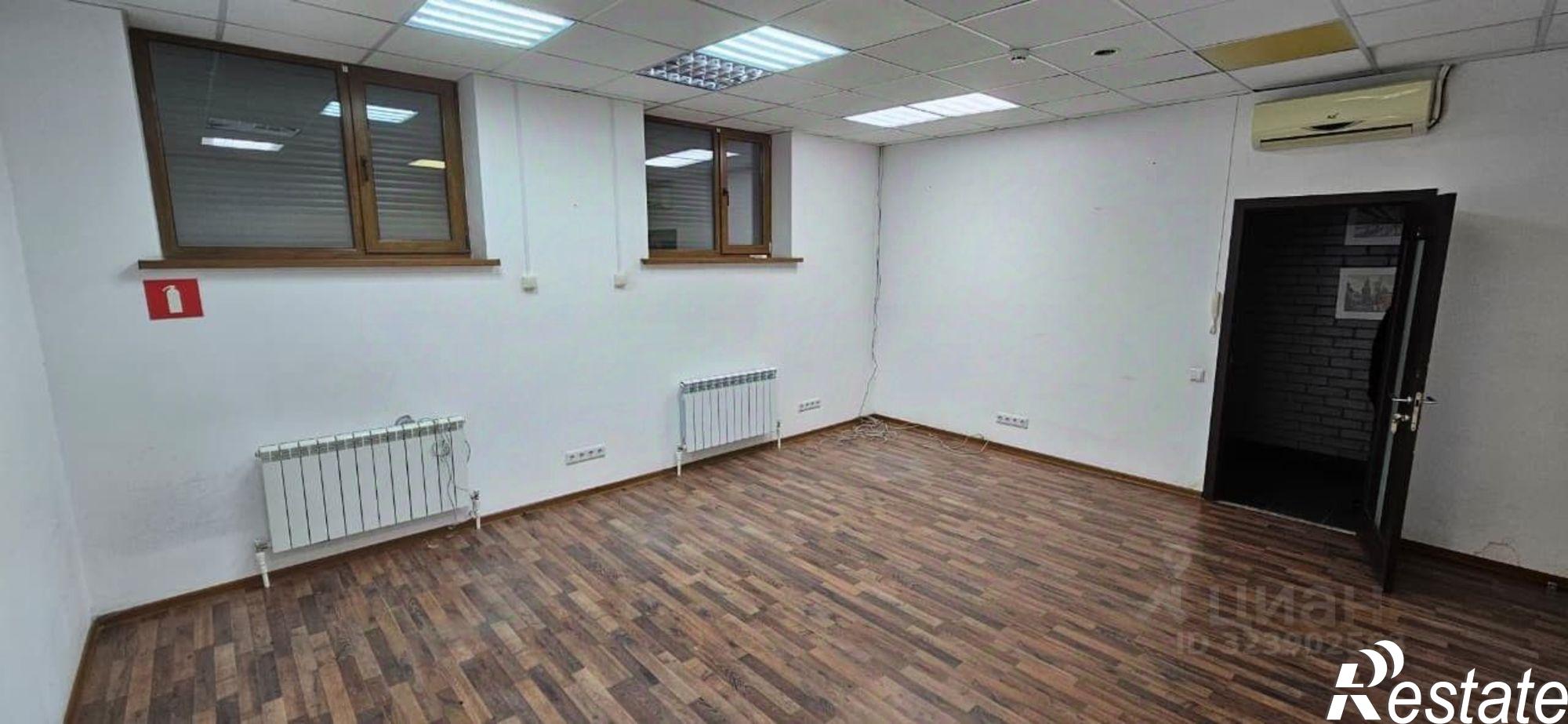 Купить офис, помещение под офис за 17 000 100 рублей на 14-я линия, 15