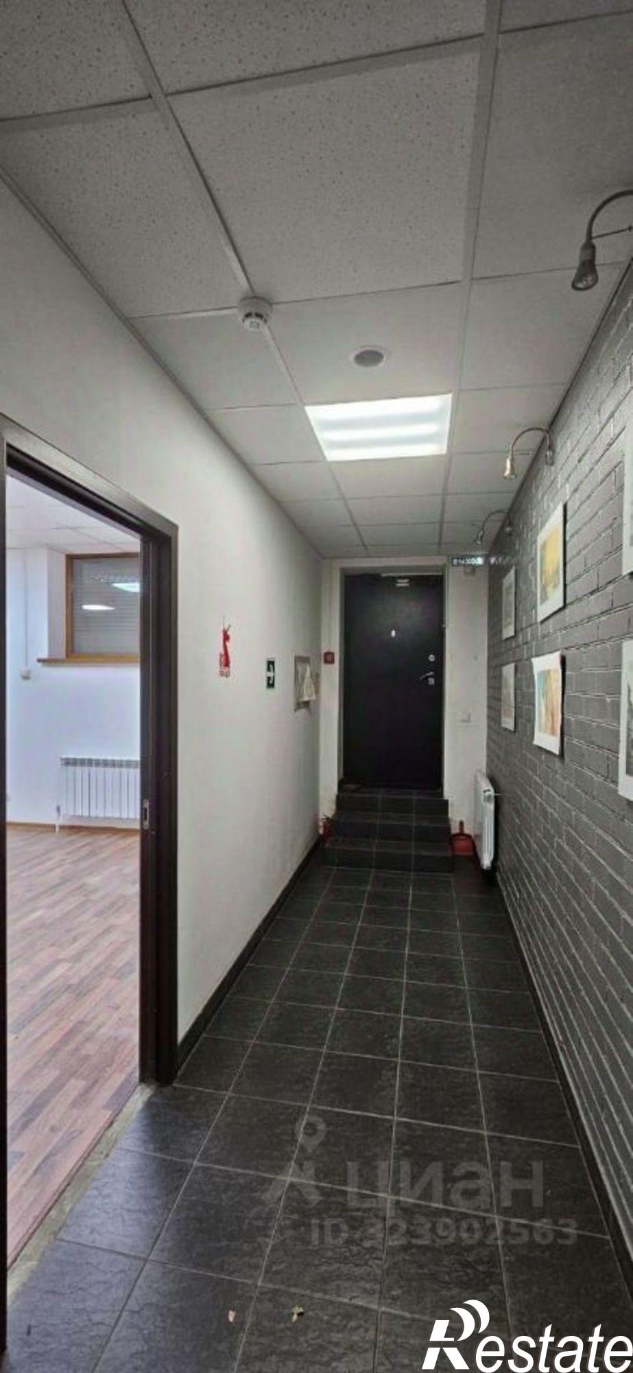 Купить офис, помещение под офис за 17 000 100 рублей на 14-я линия, 15