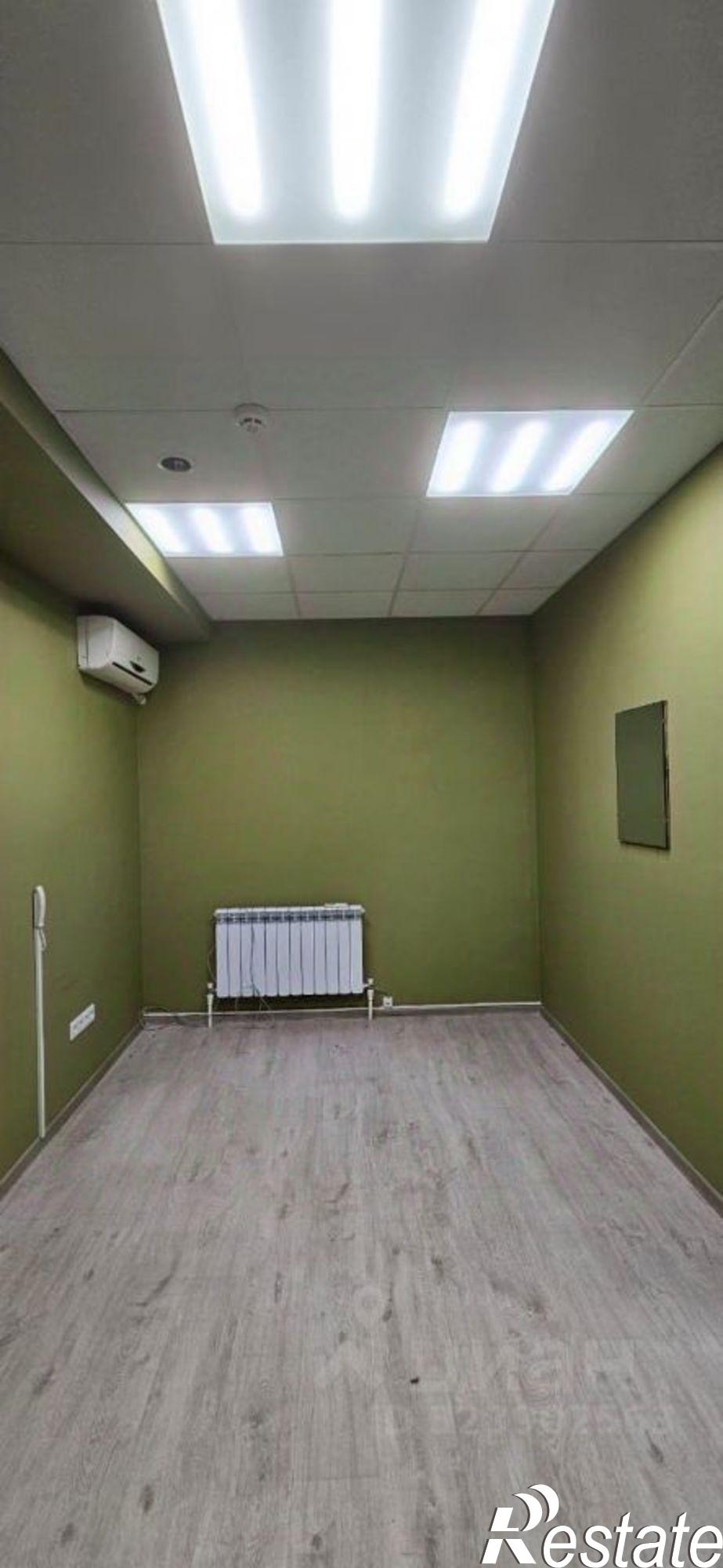 Купить офис, помещение под офис за 17 000 100 рублей на 14-я линия, 15